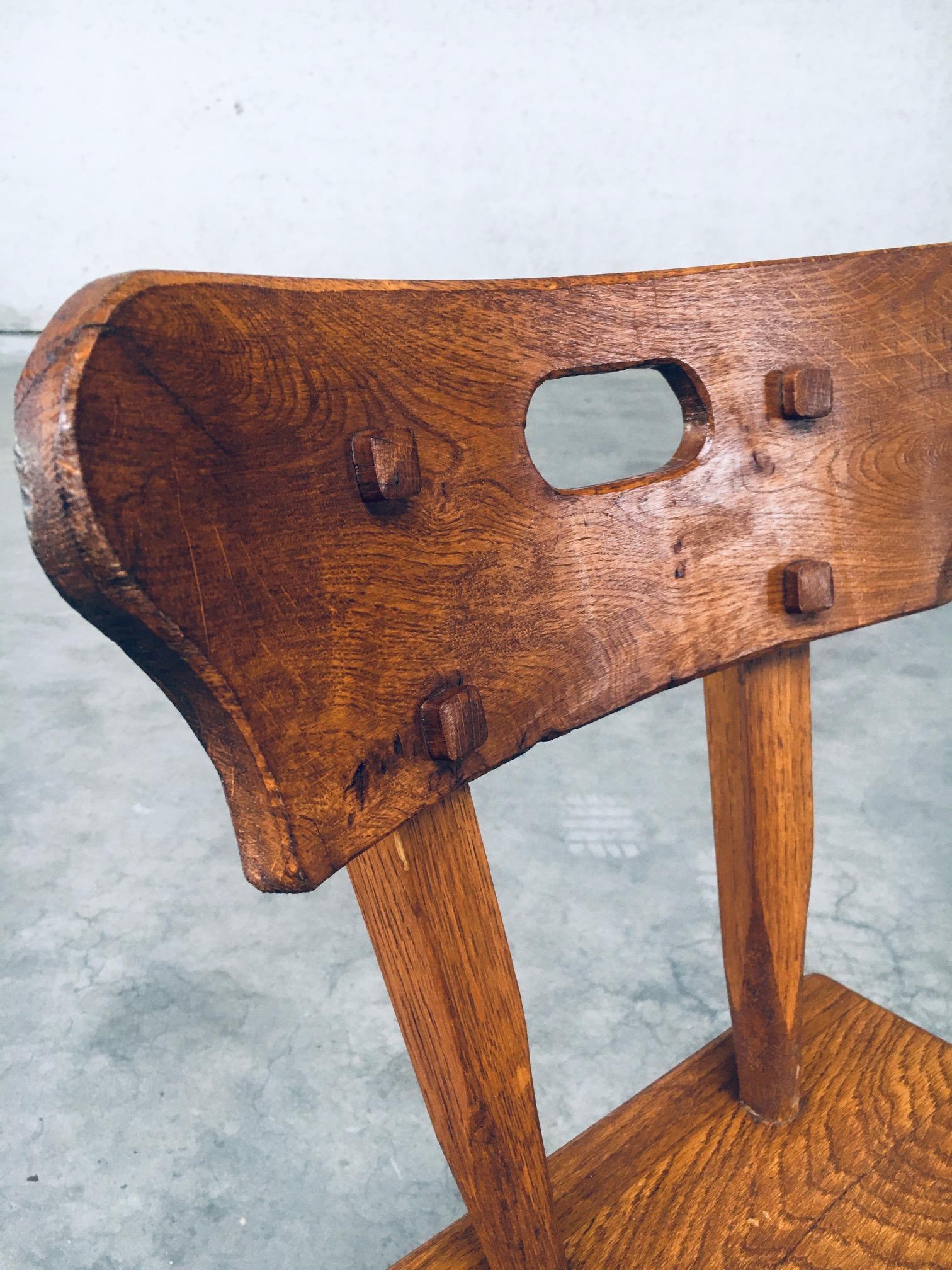 Ensemble de chaises de salle à manger en Oak rustique, France, années 1940, fabriqué à la main selon les principes de l'art populaire en vente 10