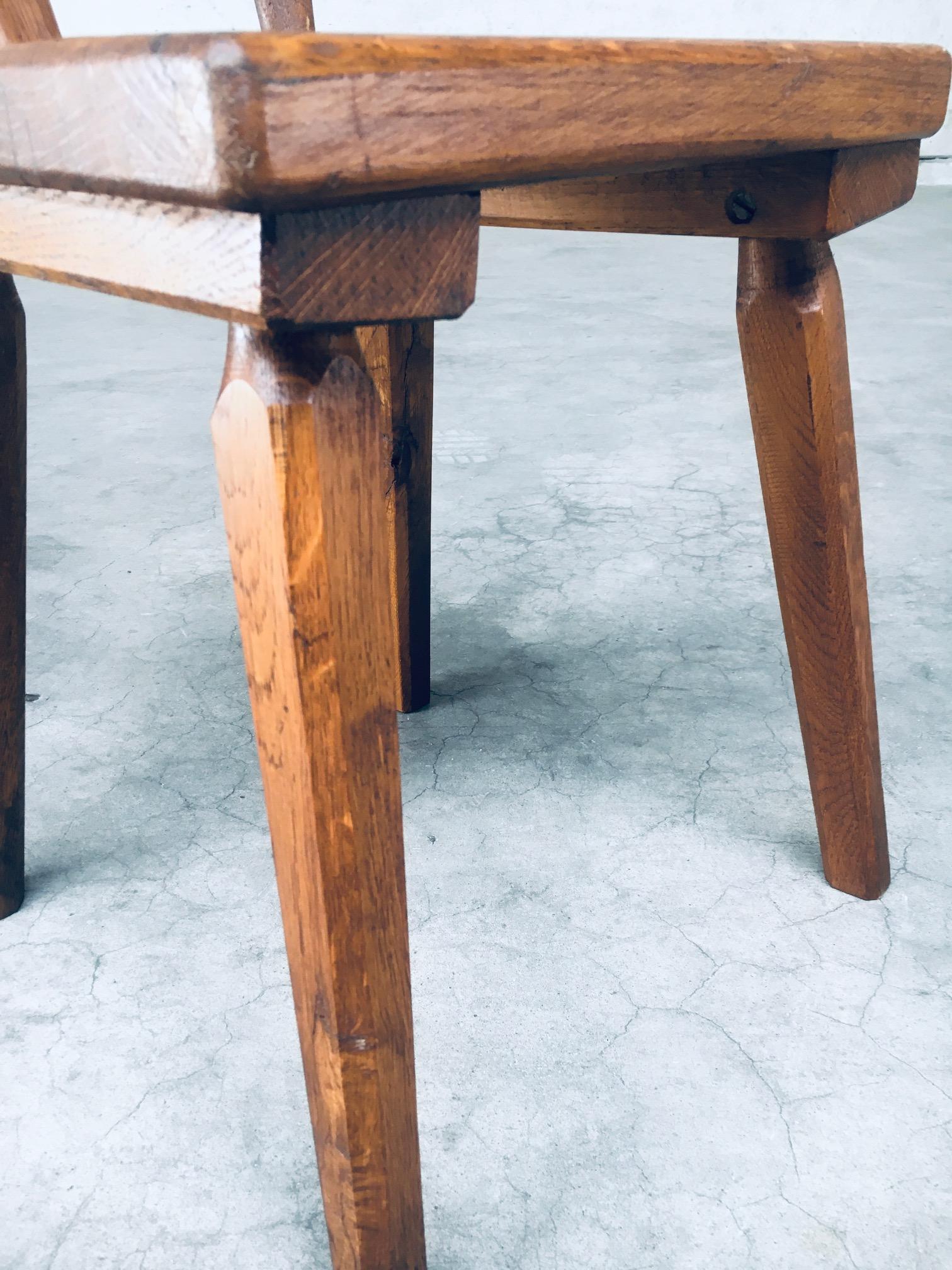 Ensemble de chaises de salle à manger en Oak rustique, France, années 1940, fabriqué à la main selon les principes de l'art populaire en vente 13
