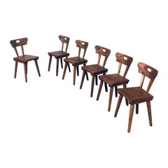 Ensemble de chaises de salle à manger en Oak rustique, France, années 1940, fabriqué à la main selon les principes de l'art populaire