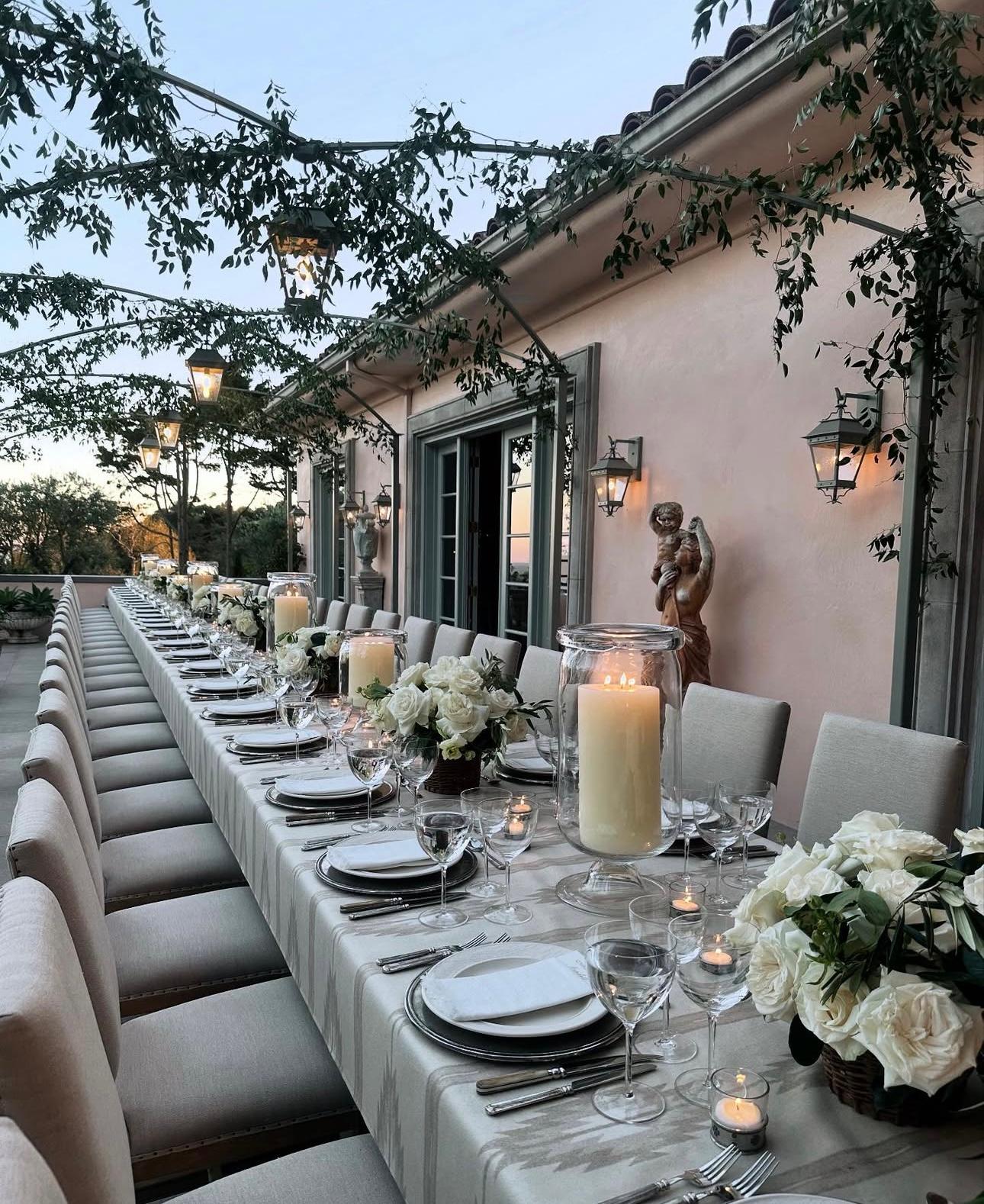 Realizzato a mano con precisione da cimelio, il Ciondolo Provinciale Francese celebra il design storico della lavorazione del ferro con un raffinato equilibrio architettonico. Ogni pezzo è realizzato a mano nel sud della California con acciaio di