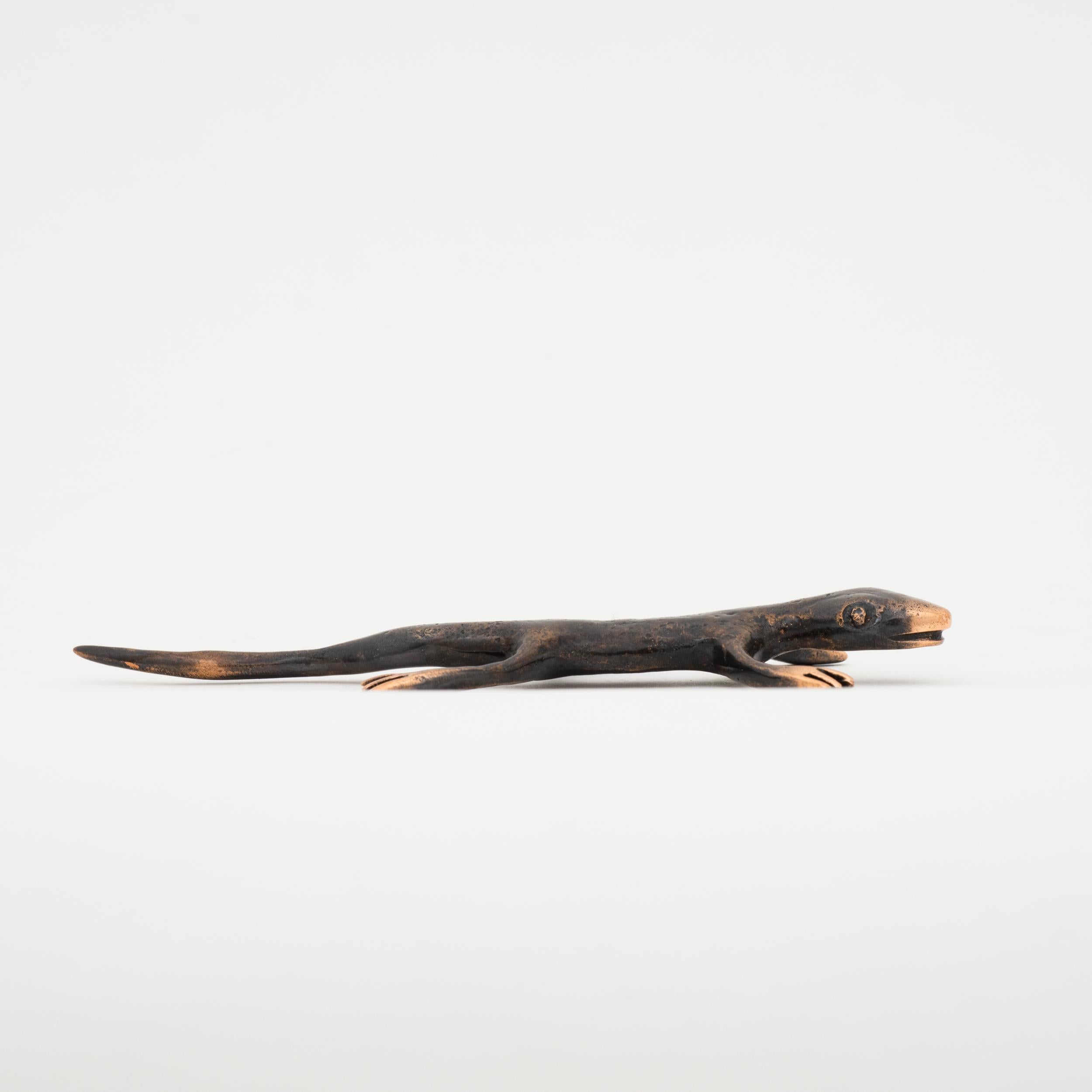 Organic Modern Handcrafted Brass Gecko Decorative Paperweight in Bronze Patina For Sale