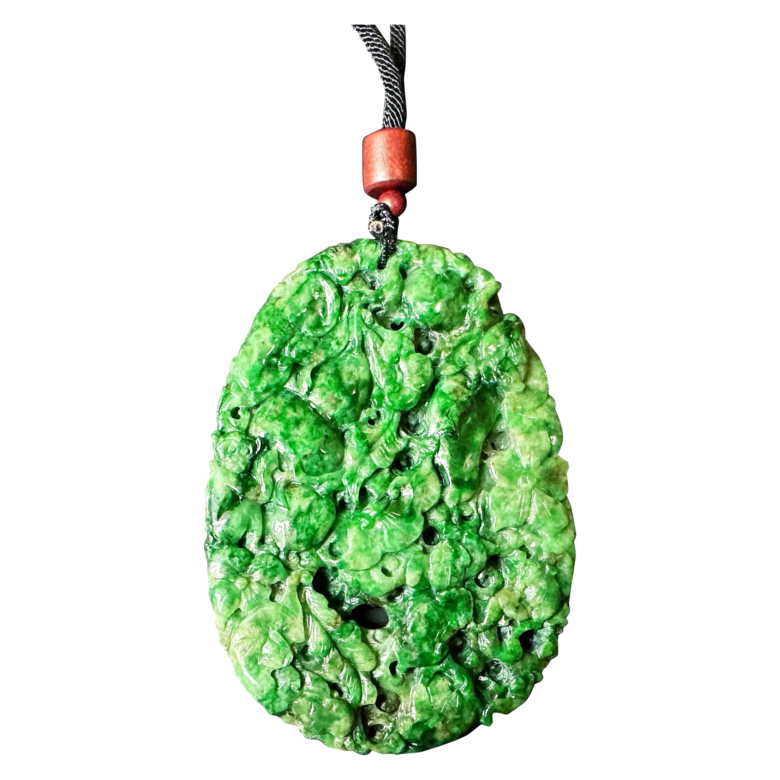 Colgante Artesanal Gigante de Jade Verde Intenso  Ruyi tallado artesanalmente, melocotón
