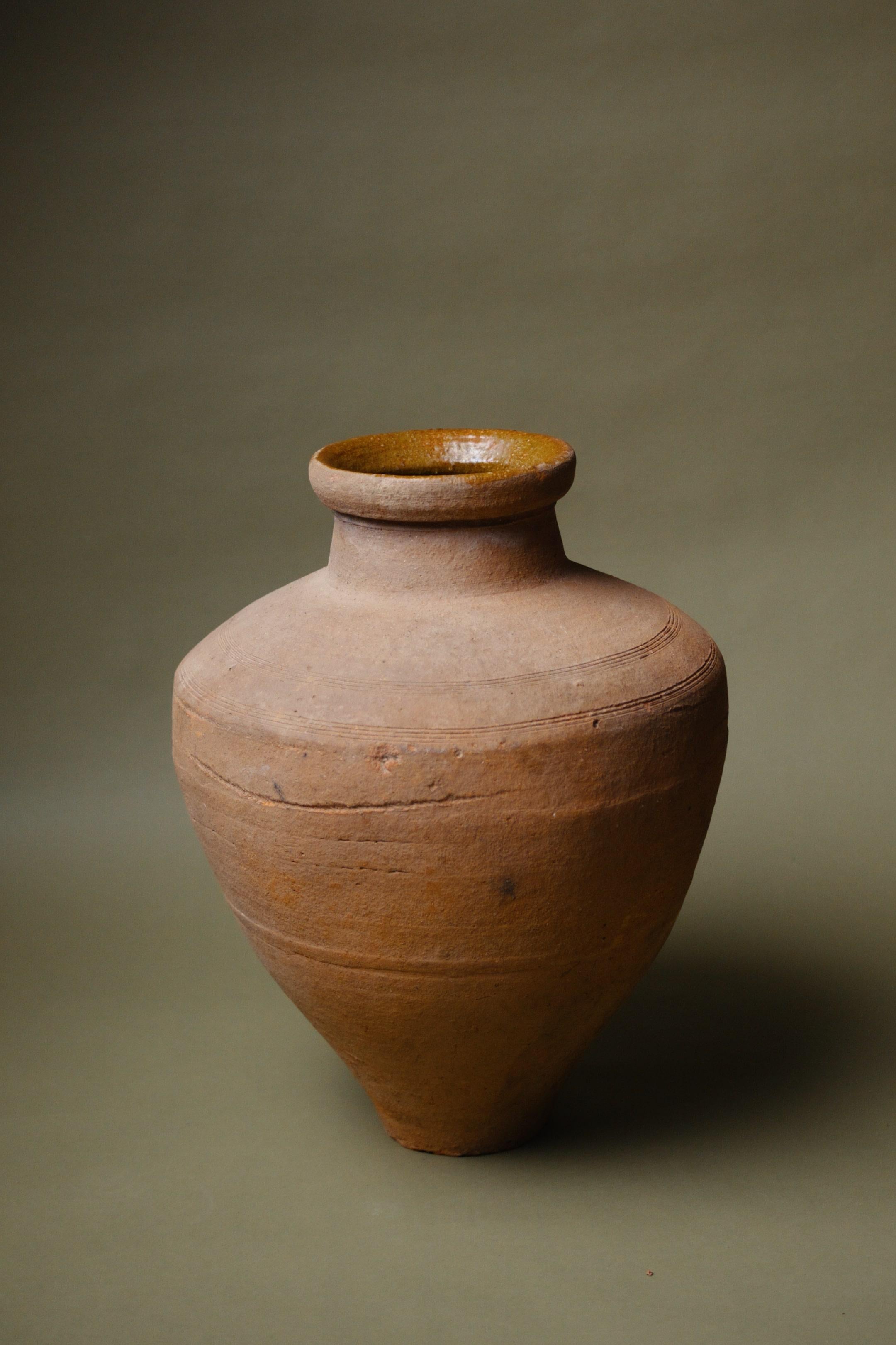 Vaso in terracotta con bordo smaltato realizzato a mano in vendita 4