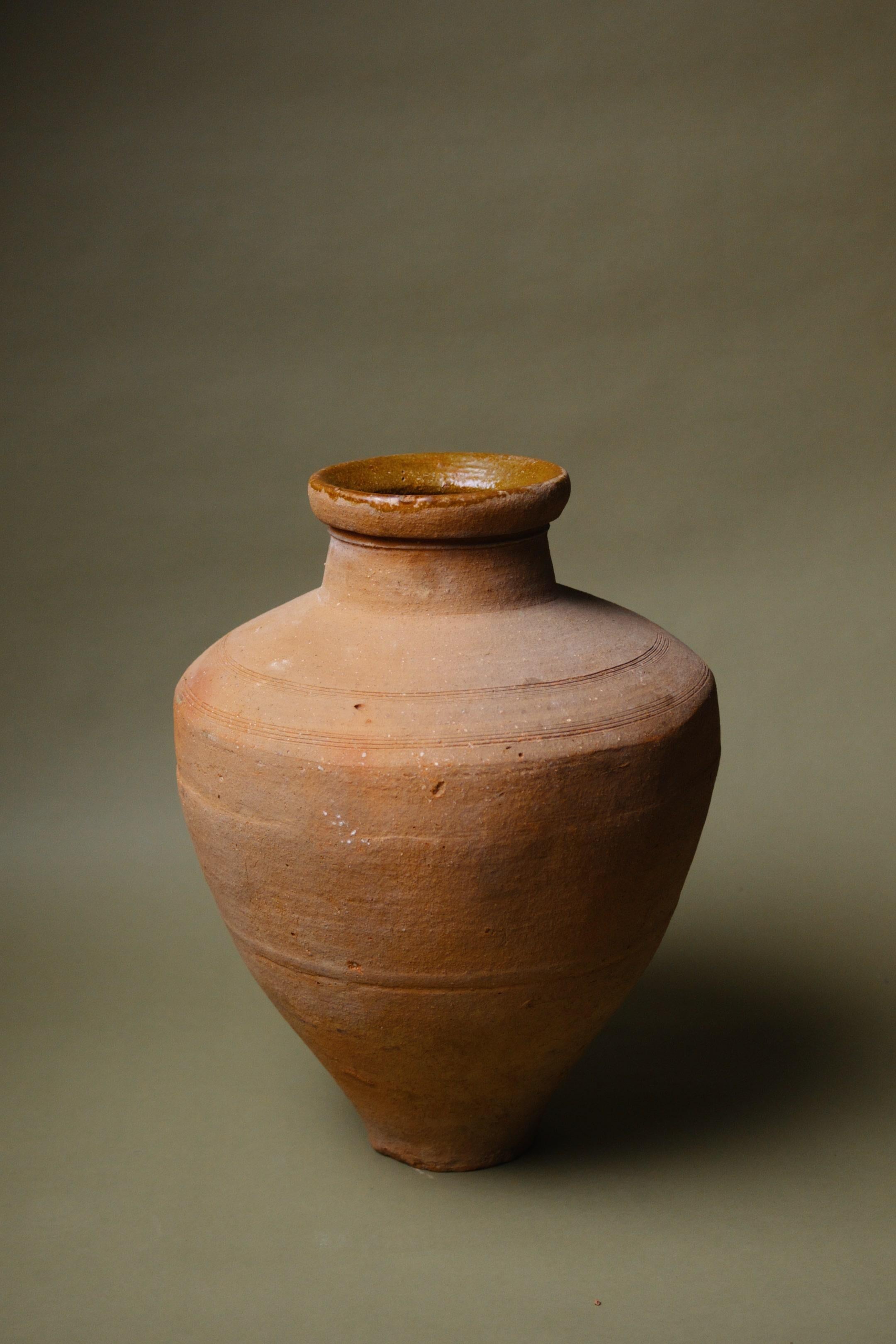 Vaso in terracotta con bordo smaltato realizzato a mano in vendita 5