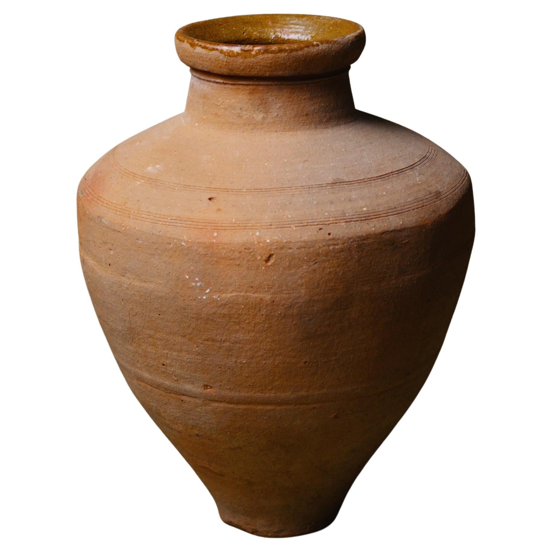 Handcrafted Terrakotta Vase mit glasiertem Rand