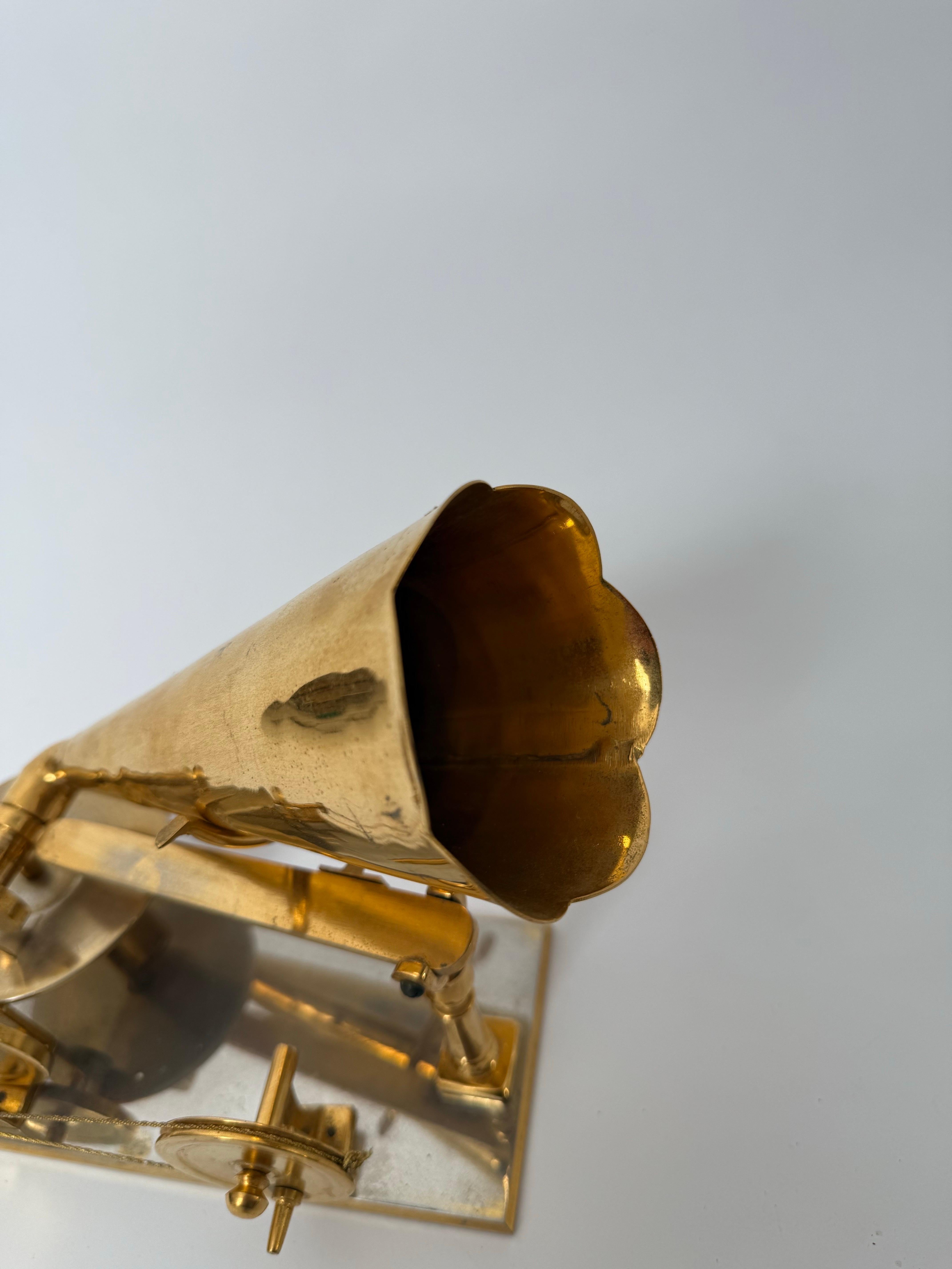 Handcrafted Golden First Gramophone Model after Emil Berliner 1887, Germany In Good Condition For Sale In Hannover, DE