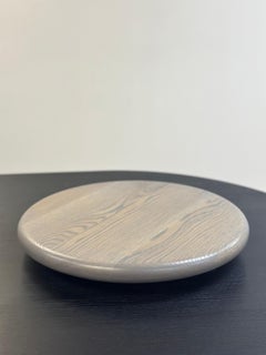 Handgefertigte Lazy Susan 19"dia aus grauer Eiche von Mary Ratcliffe Studio