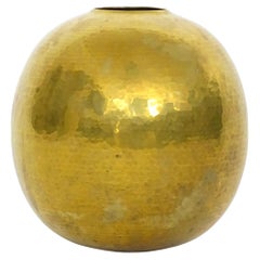 Vase à fleurs en laiton martelé fait à la main par Zanetto, Italie, années 1970