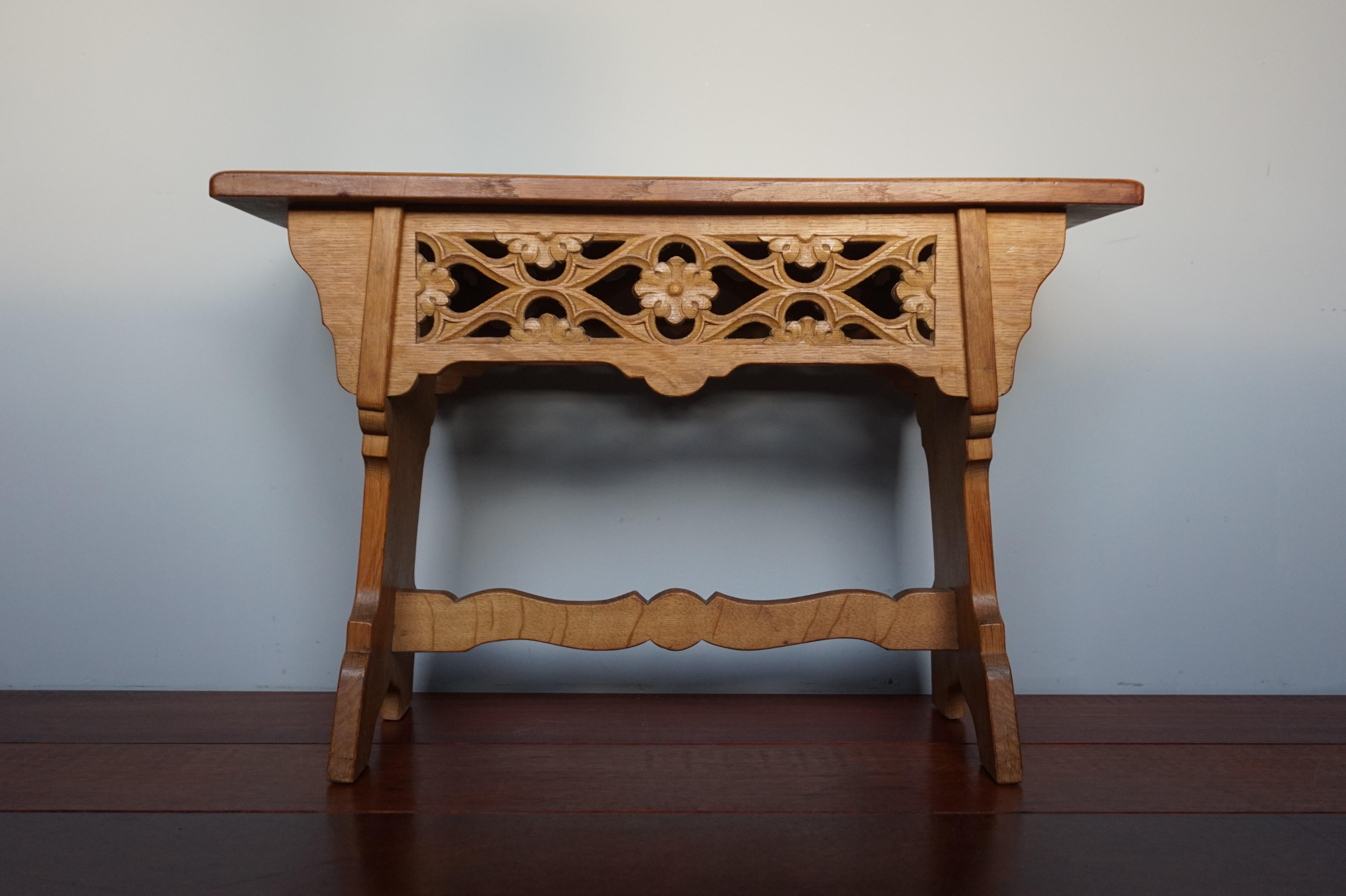 Handcrafted and Hand Carved Gothic Revival Hall Bench or Stool Made of Solid Oak In Excellent Condition For Sale In Lisse, NL