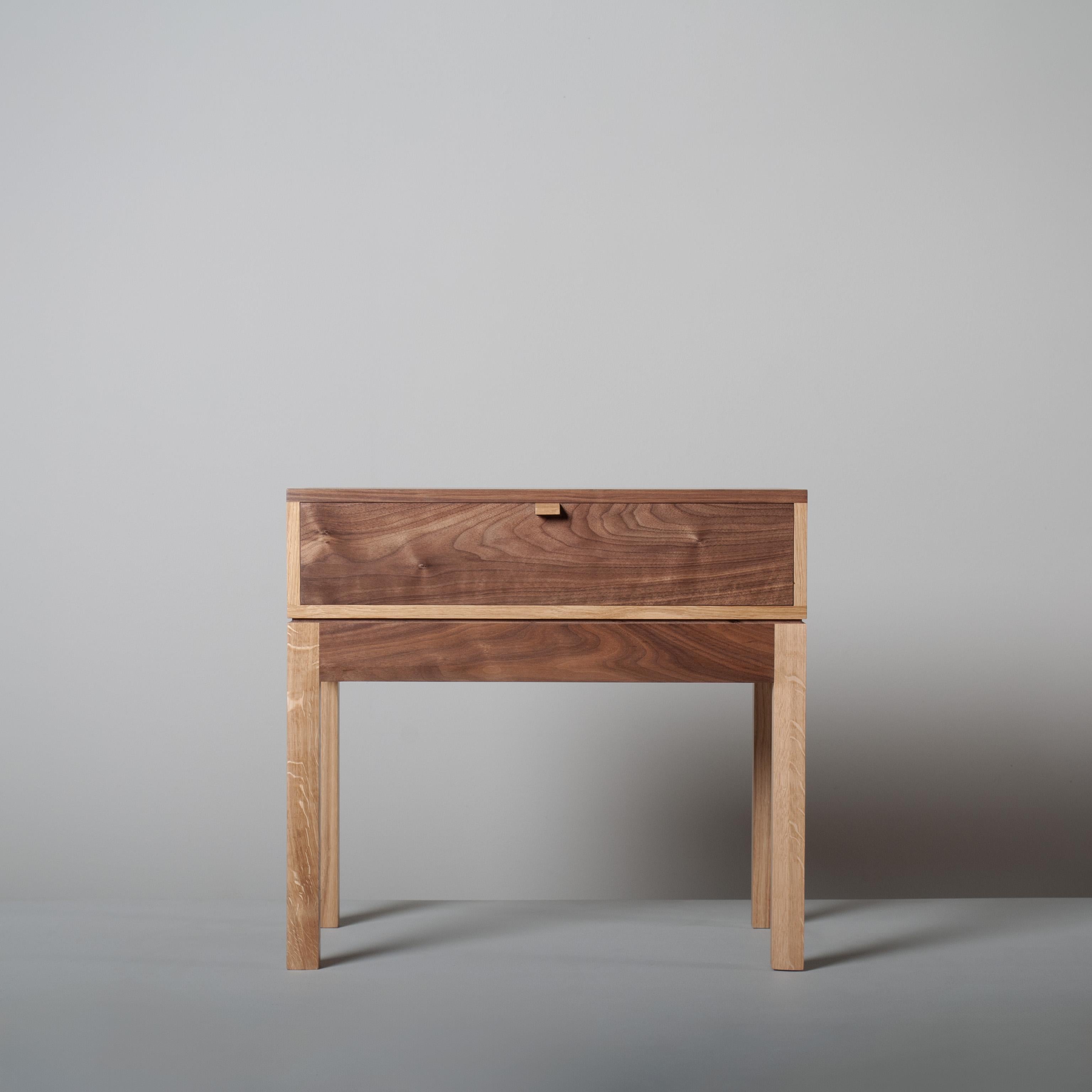 Handcrafted Harlequin Night Stand (Moderne) im Angebot