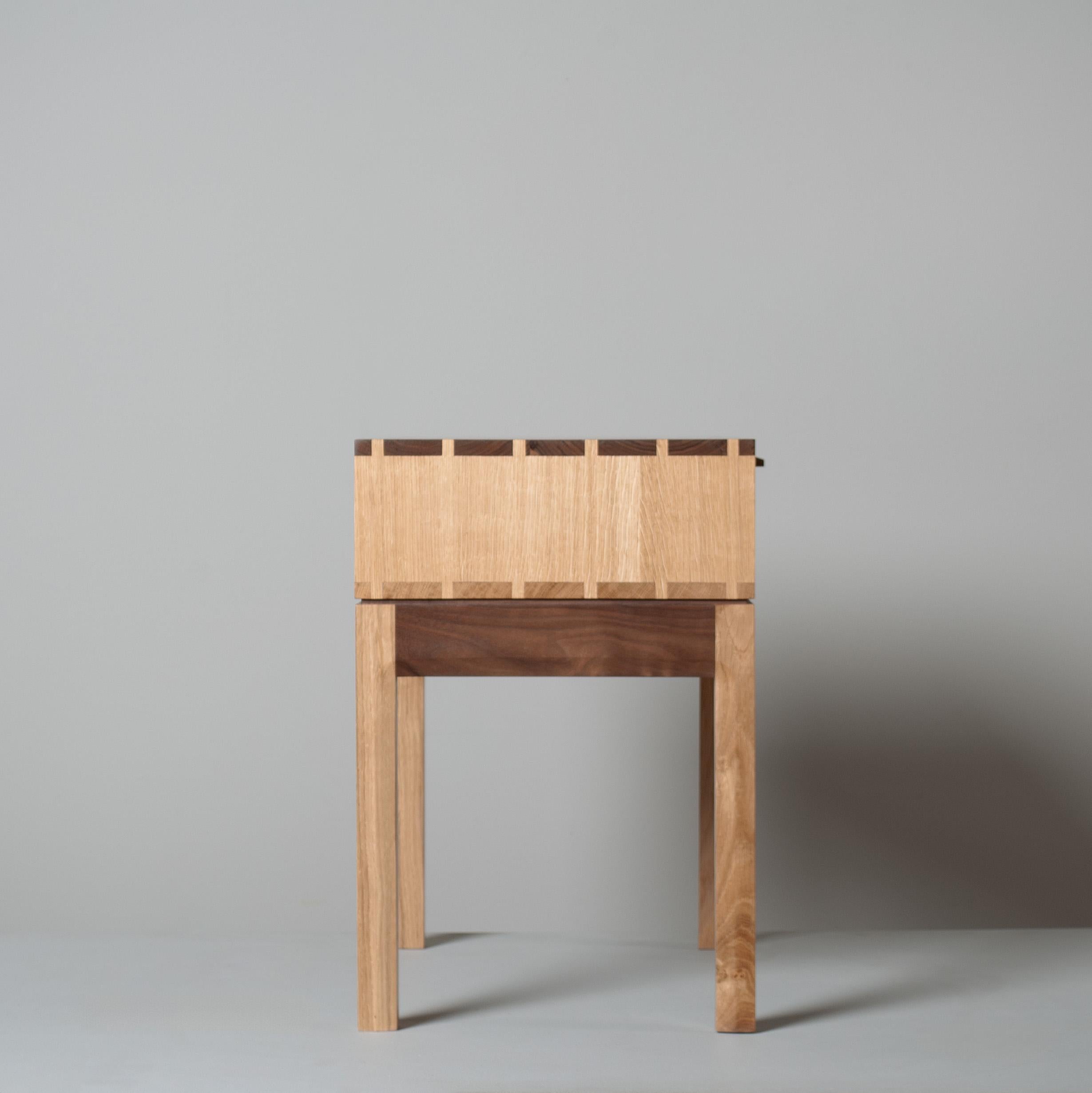Handcrafted Harlequin Night Stand (Handgefertigt) im Angebot