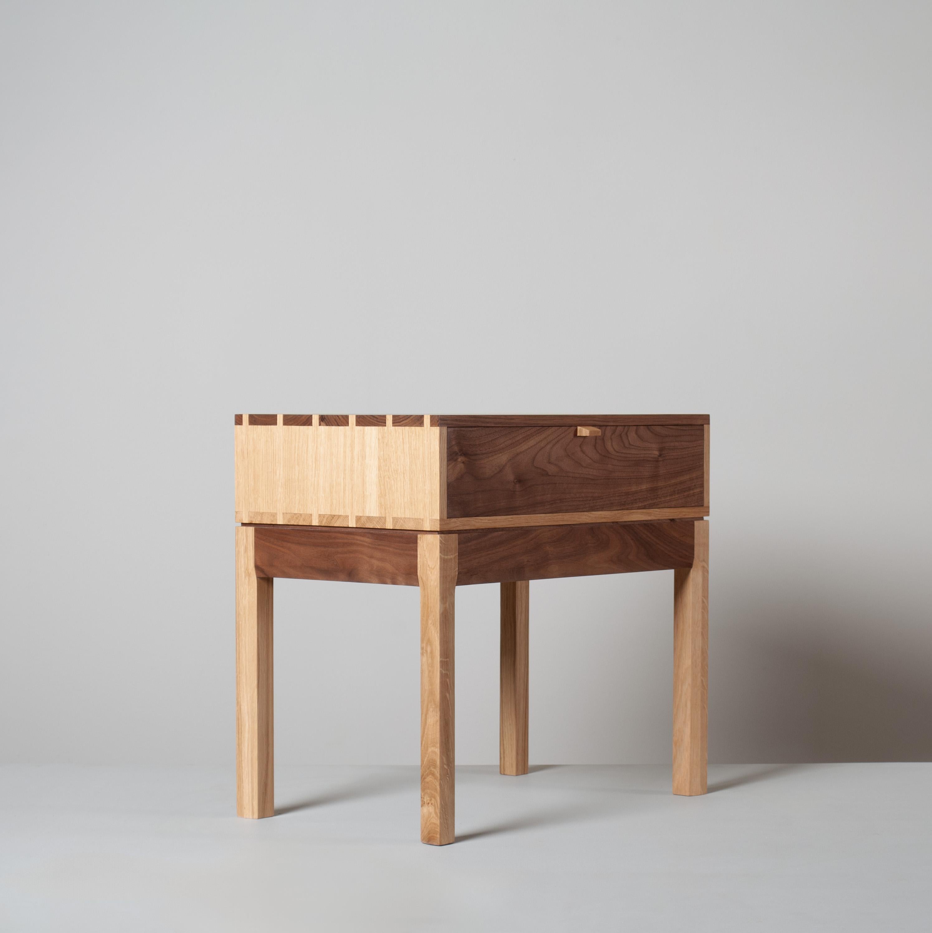 Handcrafted Harlequin Night Stand (21. Jahrhundert und zeitgenössisch) im Angebot