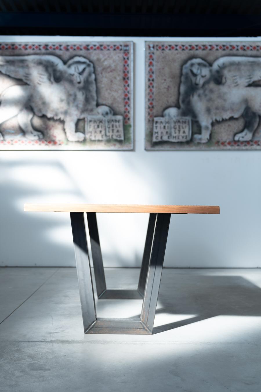 Handcrafted Industrial-Style Dining Table with Brushed Fir Top and Antique Ir... in vendita 4