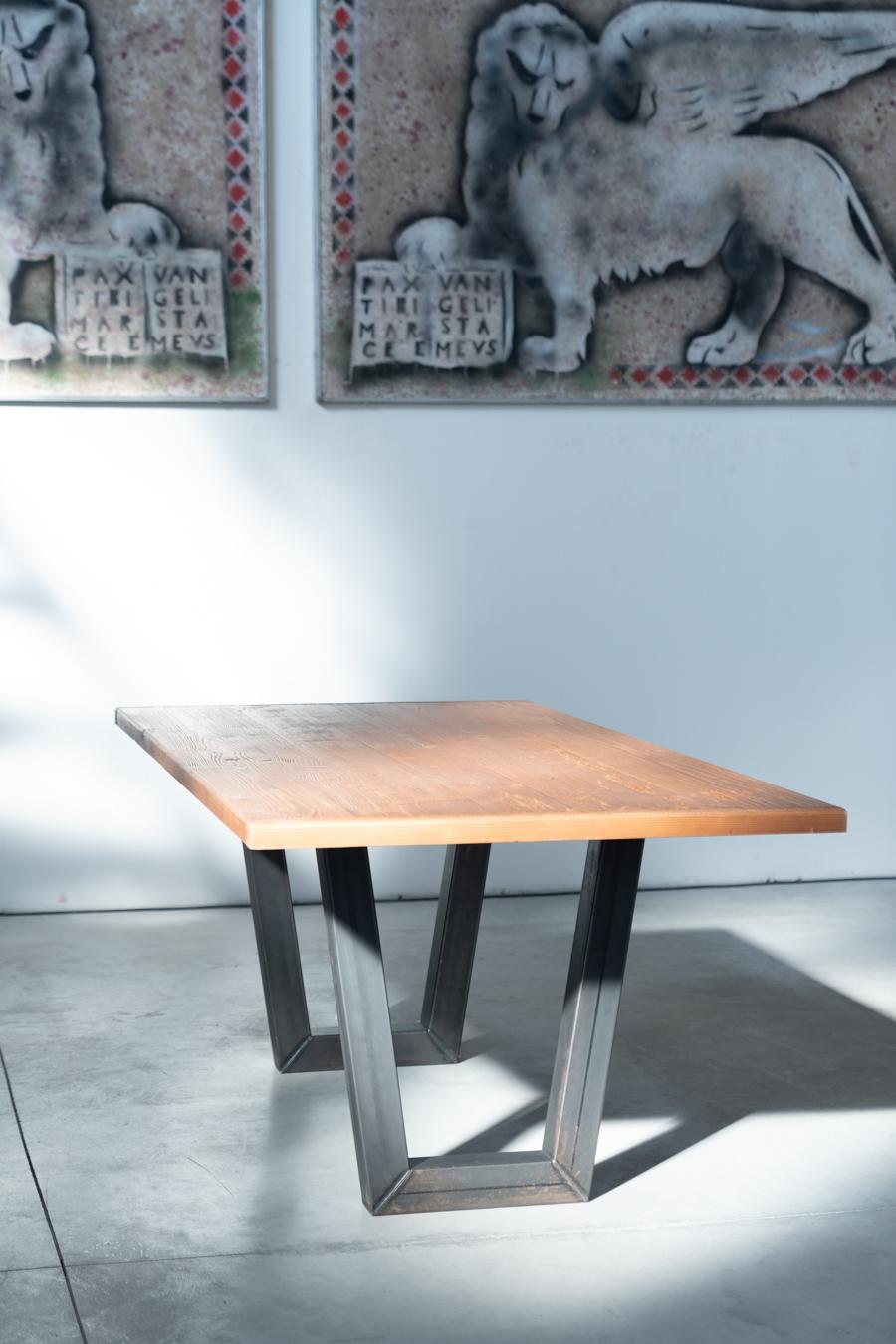 Handcrafted Industrial-Style Dining Table with Brushed Fir Top and Antique Ir... in vendita 5