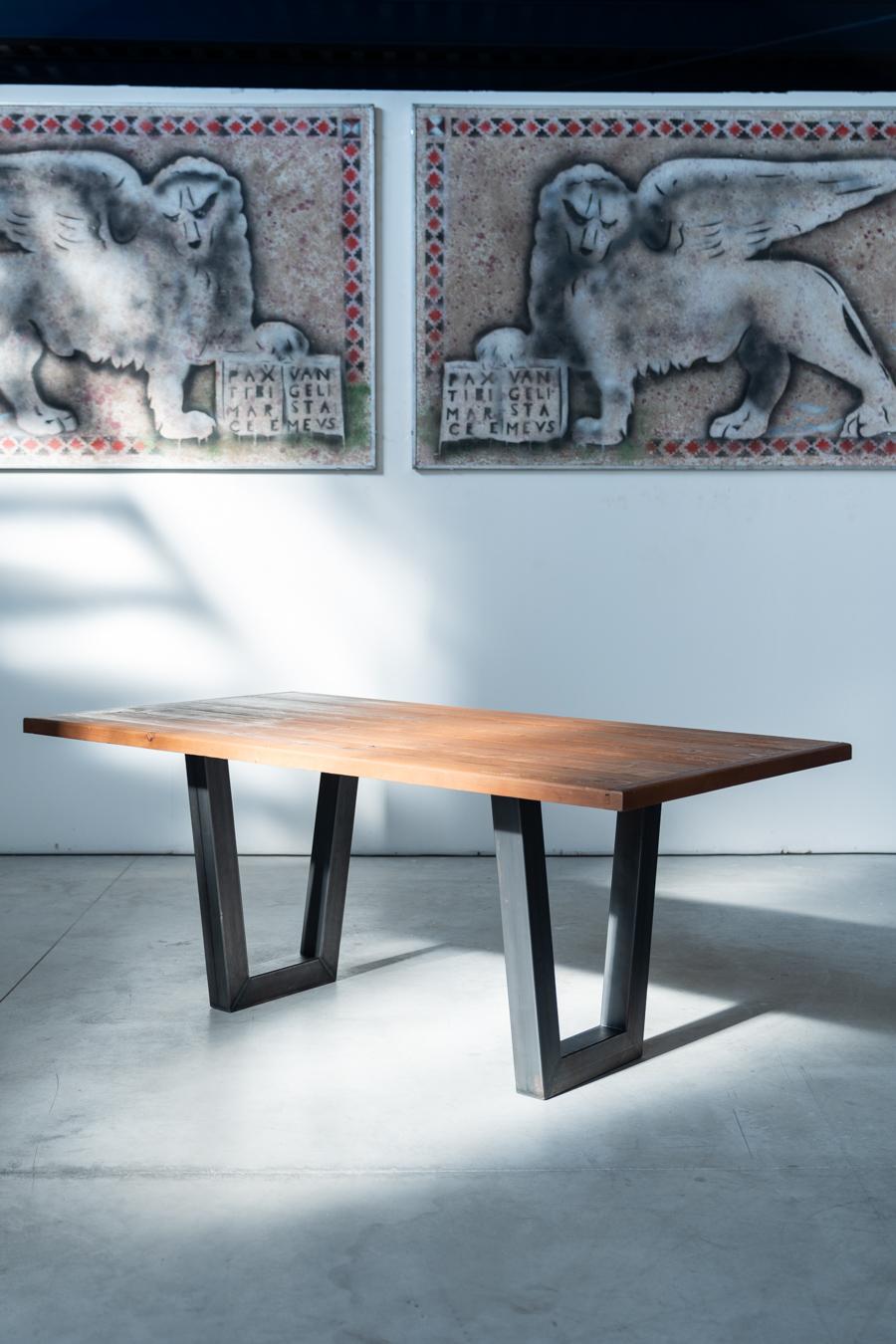 Handcrafted Industrial-Style Dining Table with Brushed Fir Top and Antique Ir... In condizioni ottime in vendita a Manzano, IT