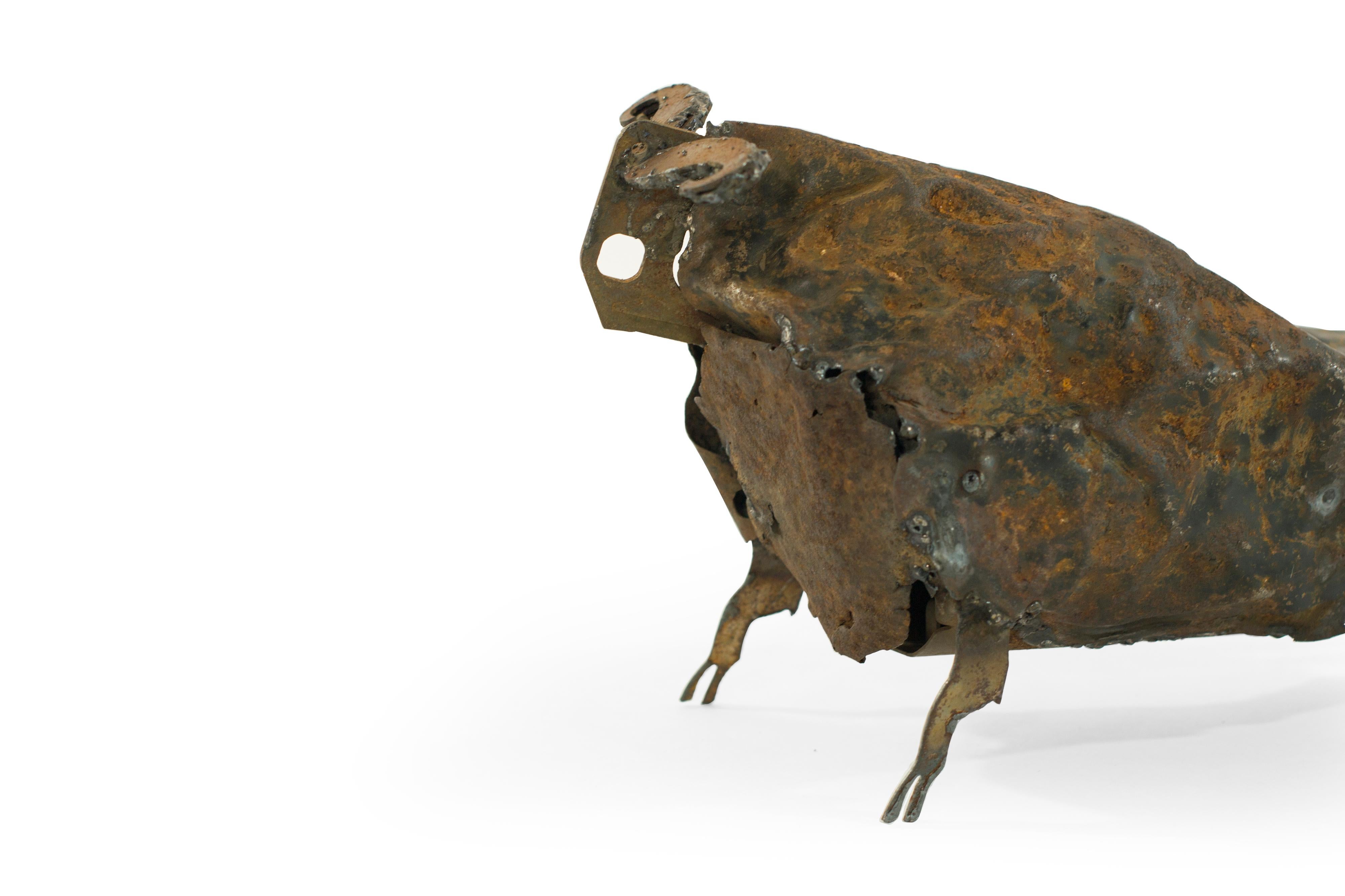 Fer Sculpture de taureau en fer fabriquée à la main, vers les années 1980 en vente