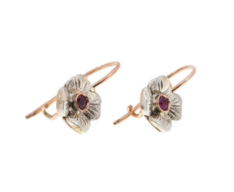 GEMMOLOGIST'S NOTES
This beautifully crafted ladies ruby flower earrings, handcrafted by third generation Italian goldsmiths in Naples, Italy. The perfect gift for girlfriend or wife, or simply a self-treat.

Gorgeous earrings that can be worn for