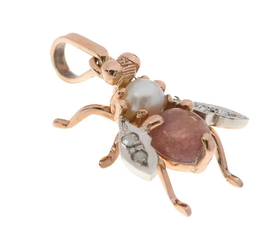 GEMMOLOGIST'S NOTES
This beautifully crafted bee Pendant handcrafted by third generation Italian goldsmiths in Naples, Italy. 

This gorgeous bee pendant, designed with a cultured pearl body and a rose quartz thorax and diamond encrusted wings..