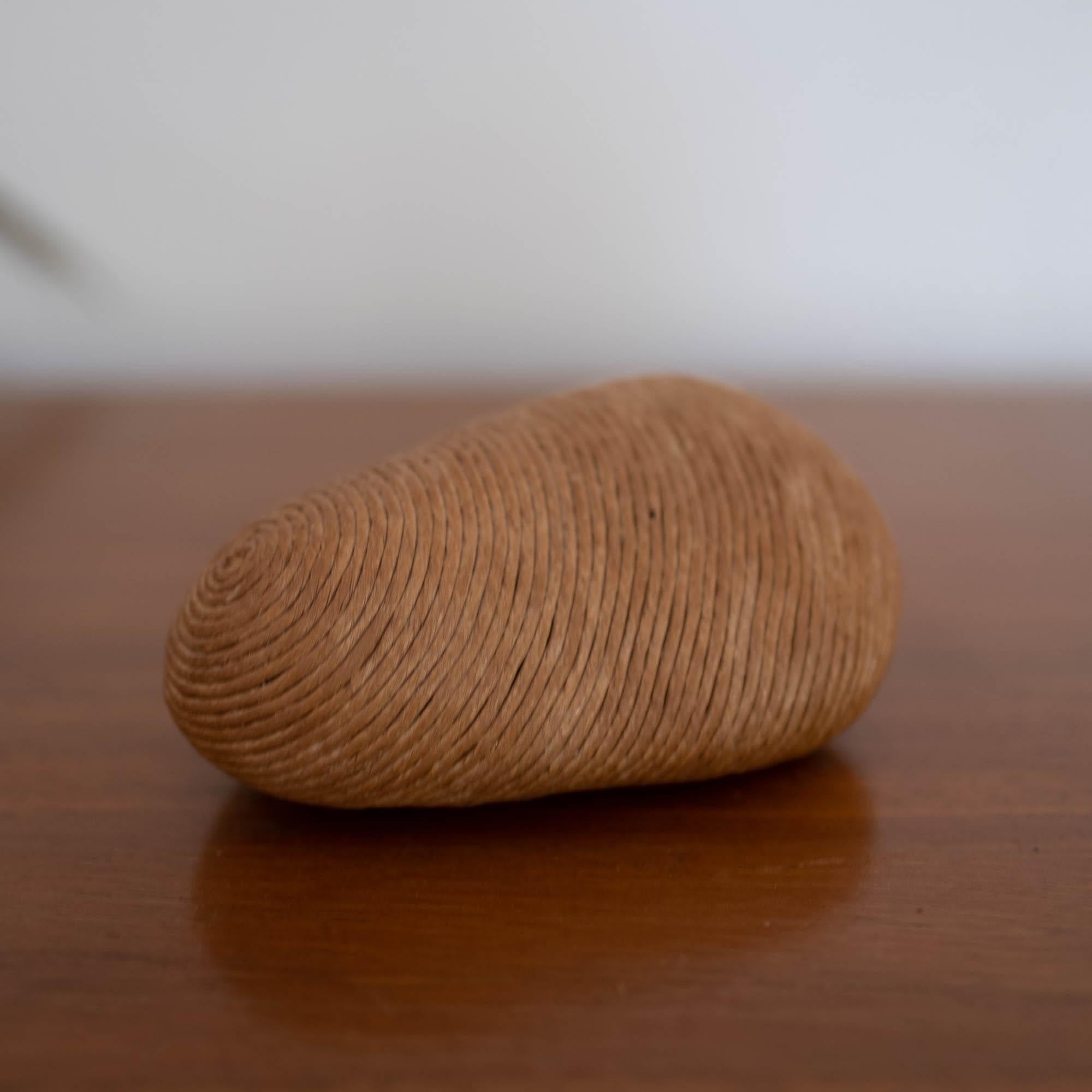 Fin du 20e siècle Boîte de présentation en forme de roche d'art japonaise fabriquée à la main en vente