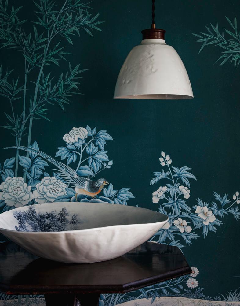 Cuenco extragrande de porcelana azul y blanca hecho a mano en Cachemira Estadounidense en venta