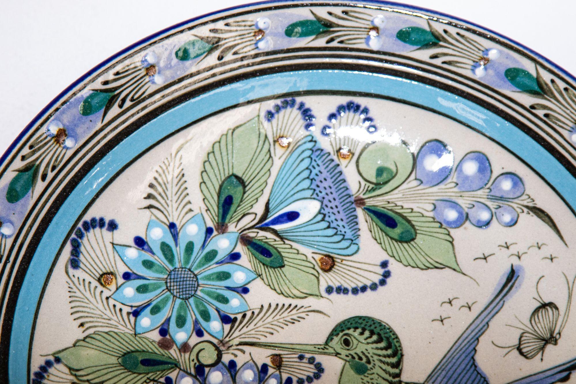 Assiette en céramique fabriquée à la main par Ken Edwards, poterie d'art populaire de Tonala Mexico.
Vintage Ken Edwards, dessous de plat en céramique mexicaine représentant un oiseau, provenant de la poterie Tonala.
Magnifique poterie d'art