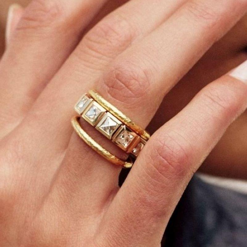 Eternity-Ring von Single Stone, handgefertigter großer Karina-Diamant im französischen Schliff im Zustand „Neu“ im Angebot in Los Angeles, CA