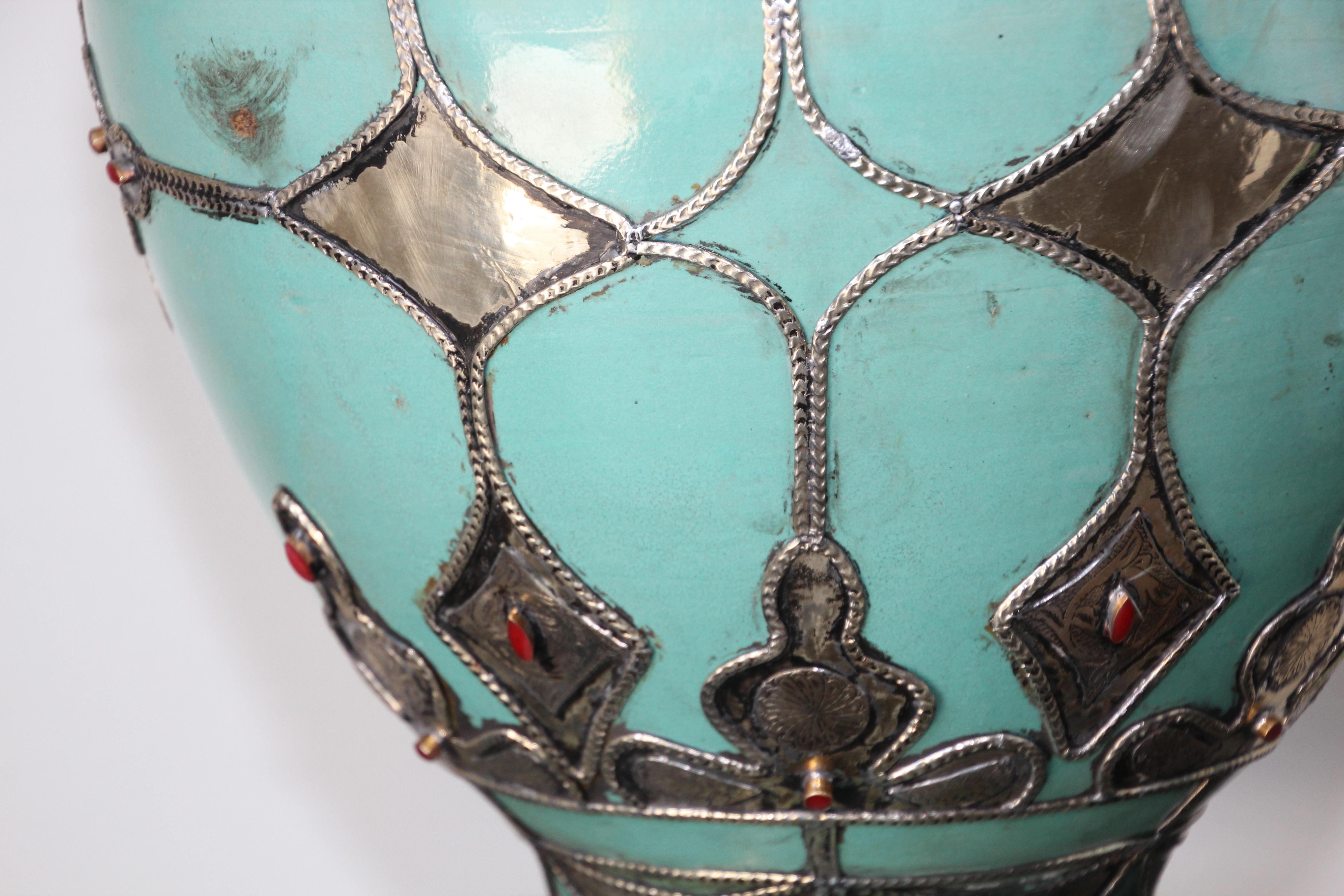 Grands vases en céramique mauresque fabriqués à la main avec poignées 3
