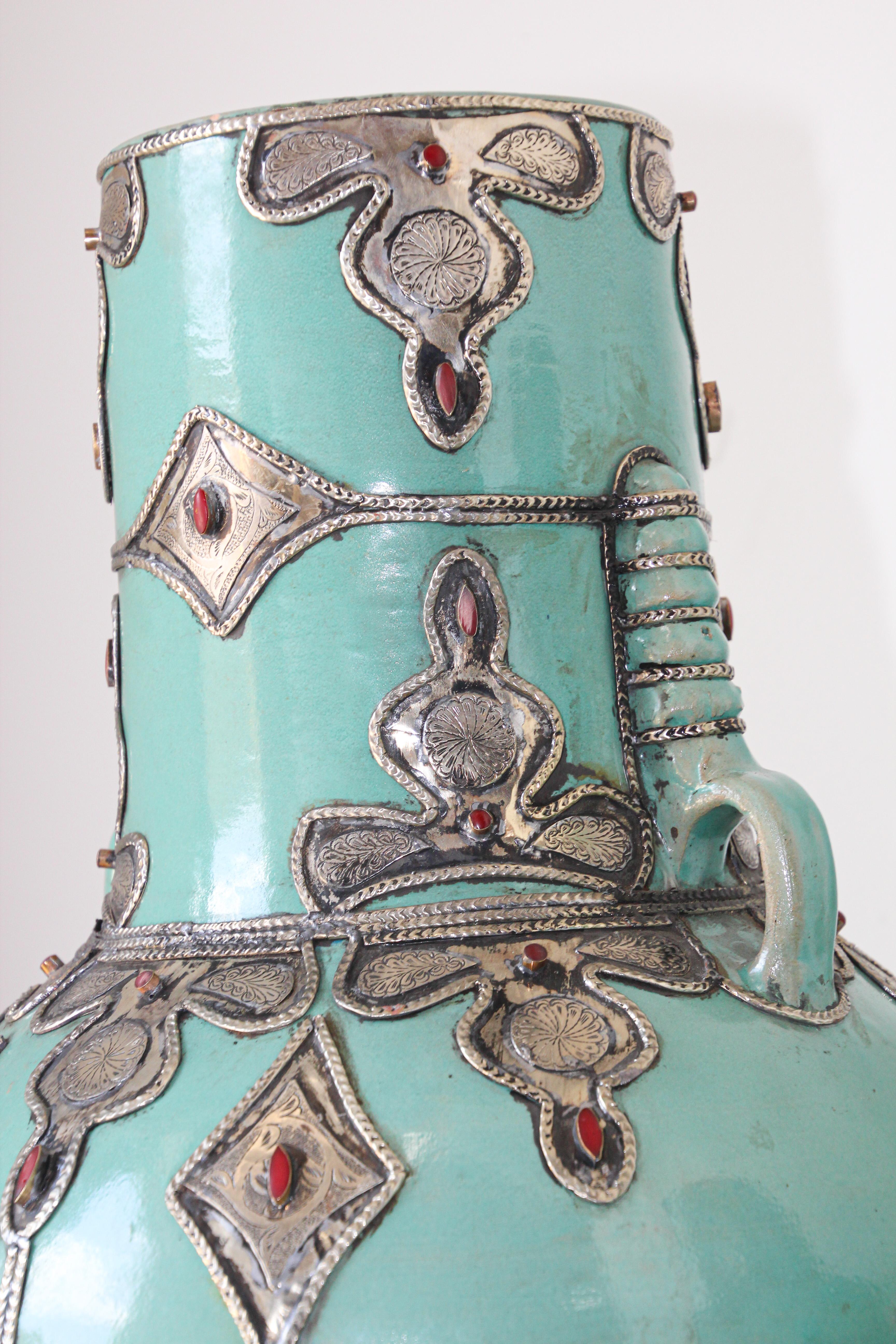Grands vases en céramique mauresque fabriqués à la main avec poignées 7