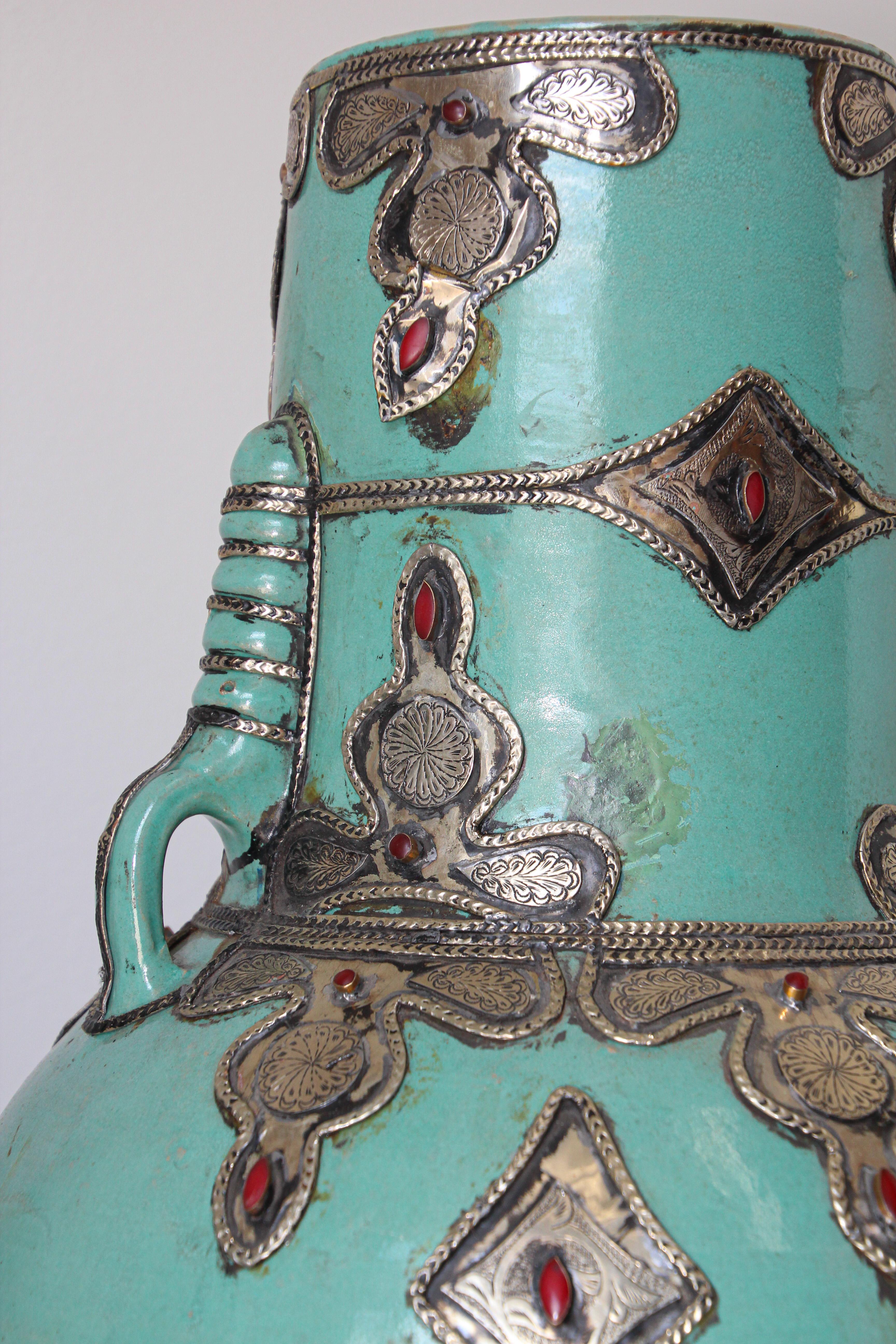 Grands vases en céramique mauresque fabriqués à la main avec poignées 12