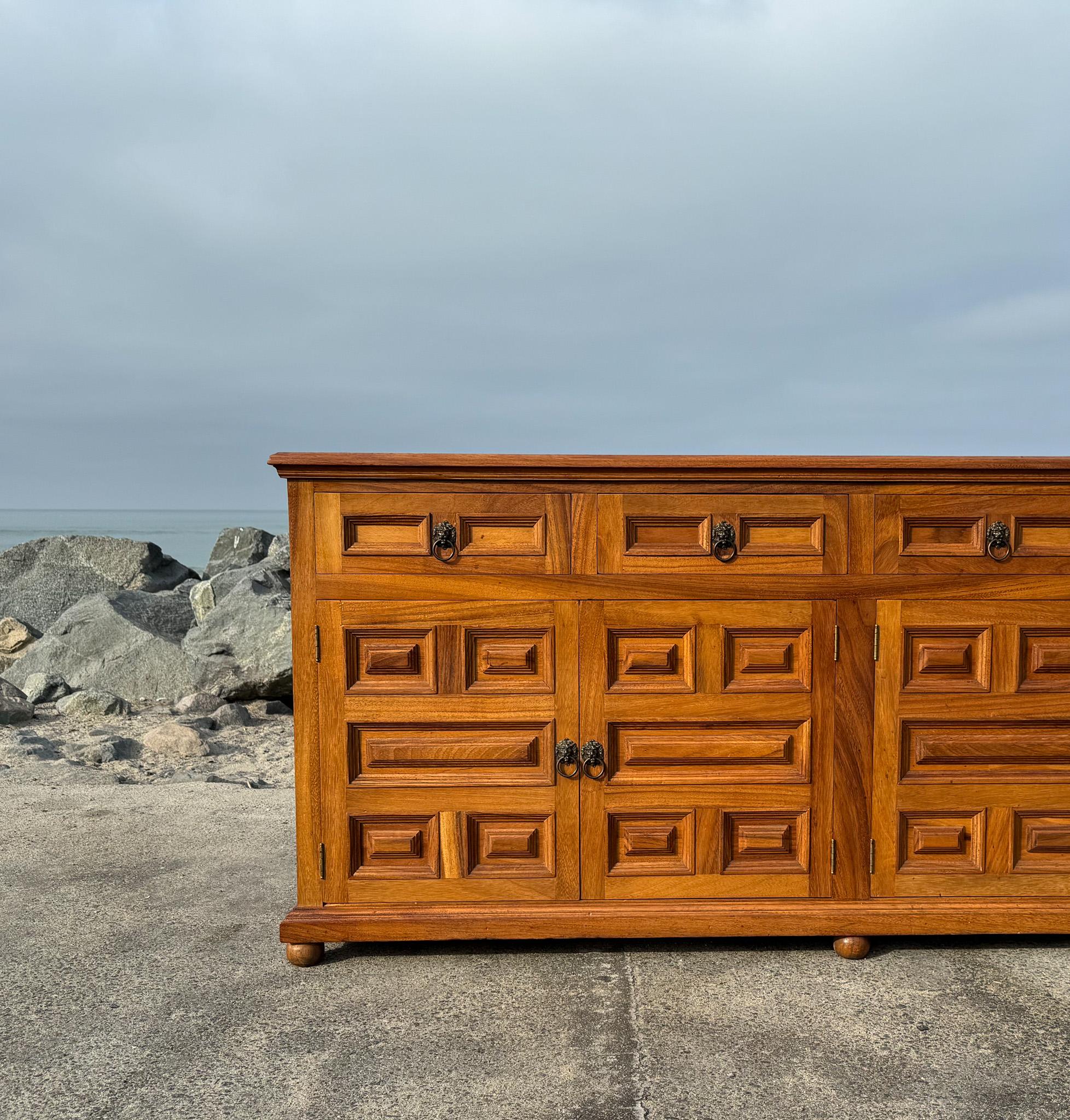 Handcrafted Large Scale Spanish Colonial Mahogany Credenza, Mexico, c.1970 In Good Condition In San Juan Capistrano, CA