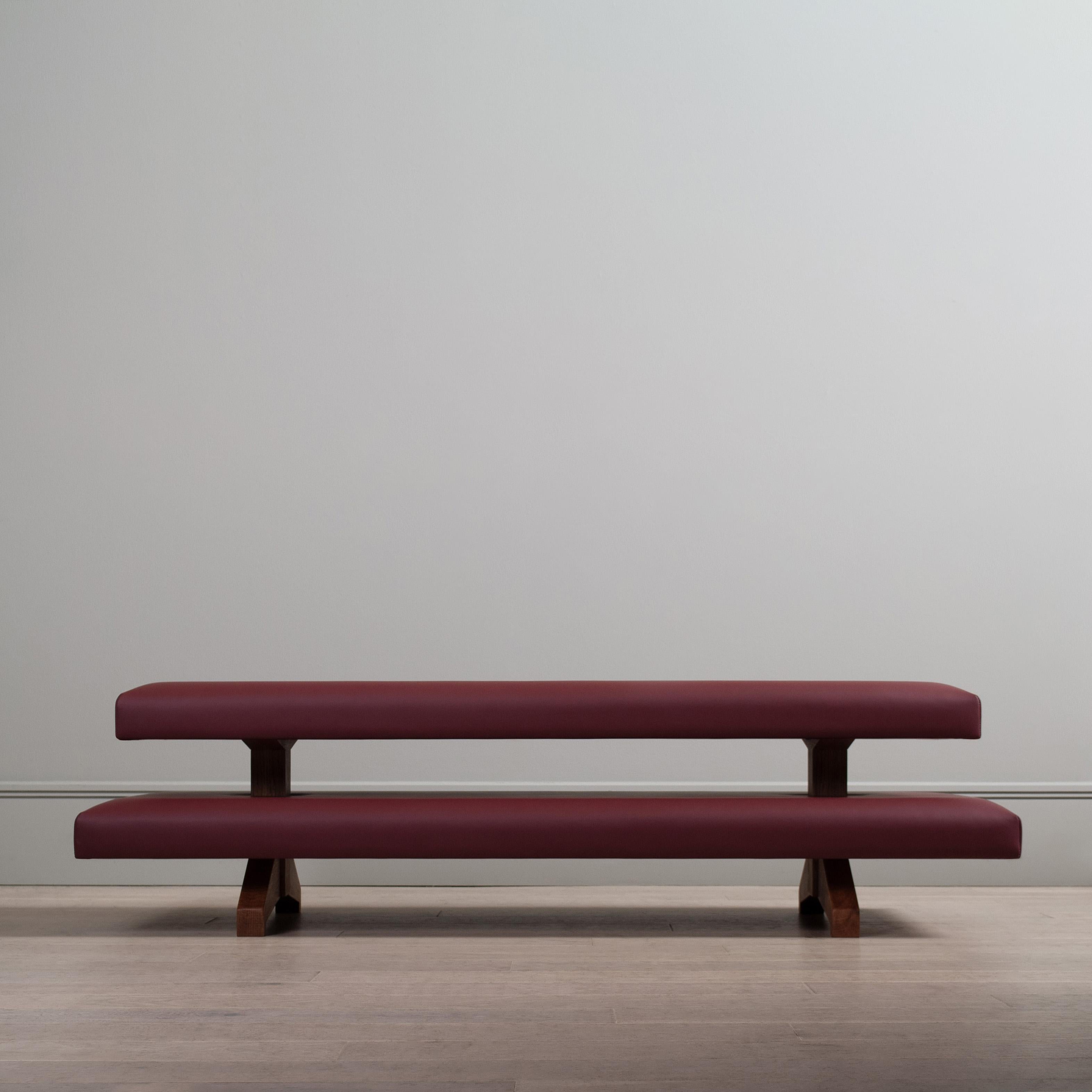 Il nostro esclusivo letto da giorno artigianale con design a due livelli - o, se preferisci, a un solo livello. Possiamo personalizzare completamente questo pezzo in base alle tue esigenze.
La robusta struttura è realizzata in quercia inglese a