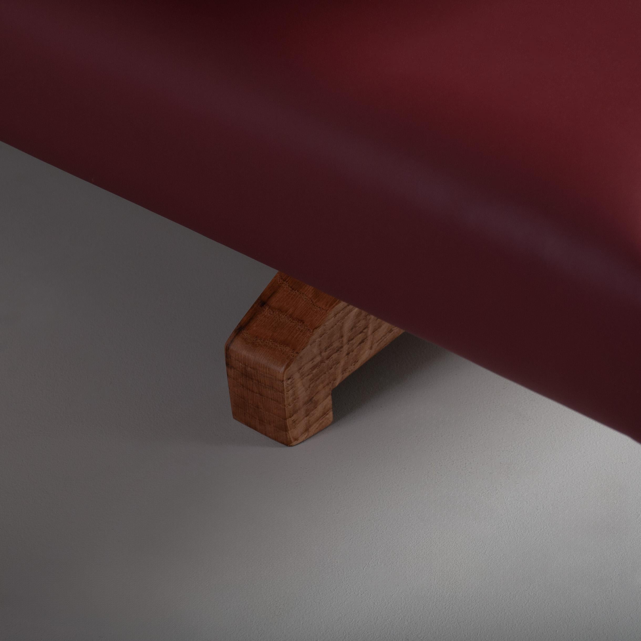 Fatto a mano Letto da giorno artigianale in pelle e Oak in vendita