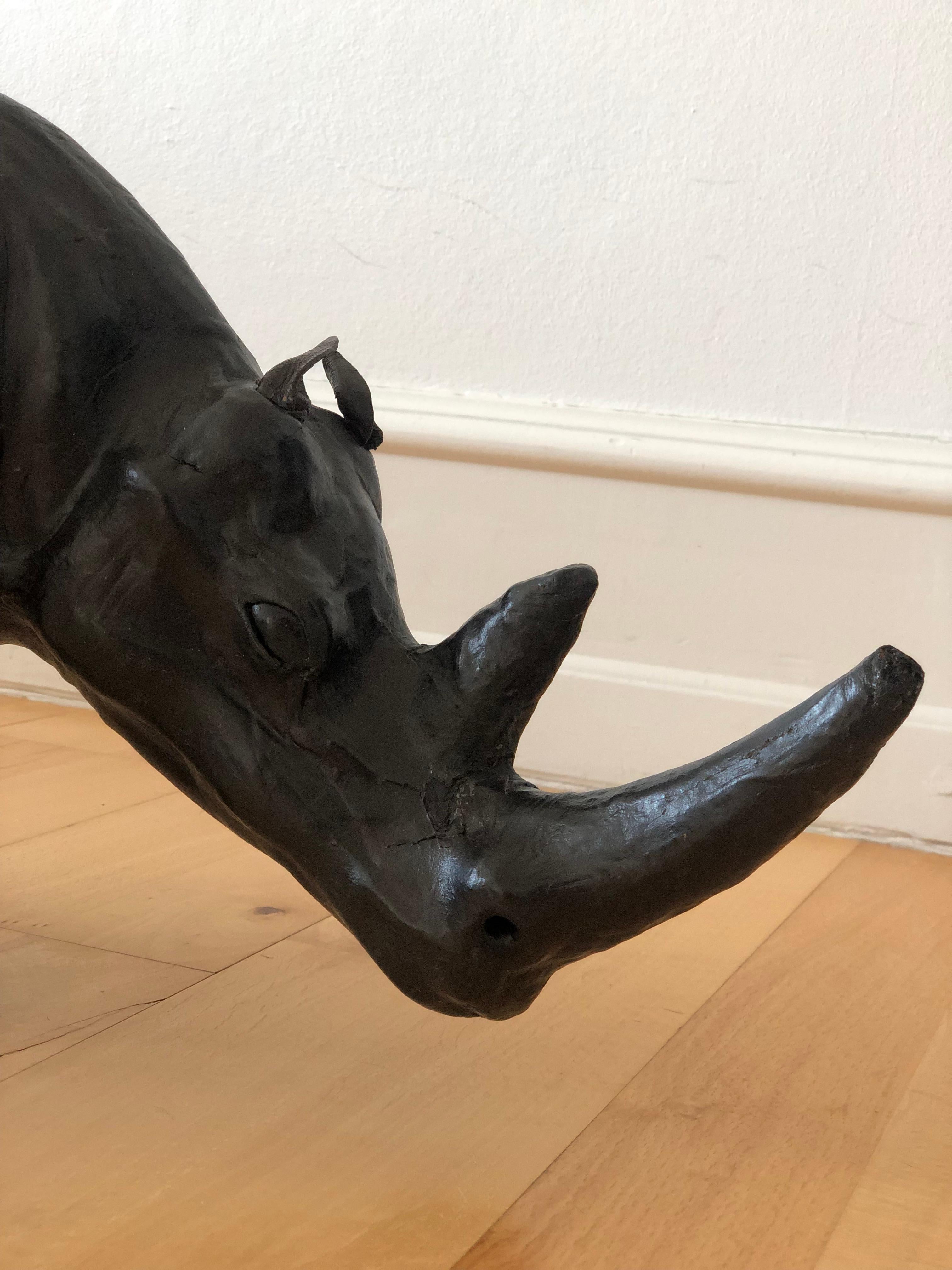 Statua di rinoceronte in pelle realizzata a mano In condizioni buone in vendita a Sakskøbing, DK