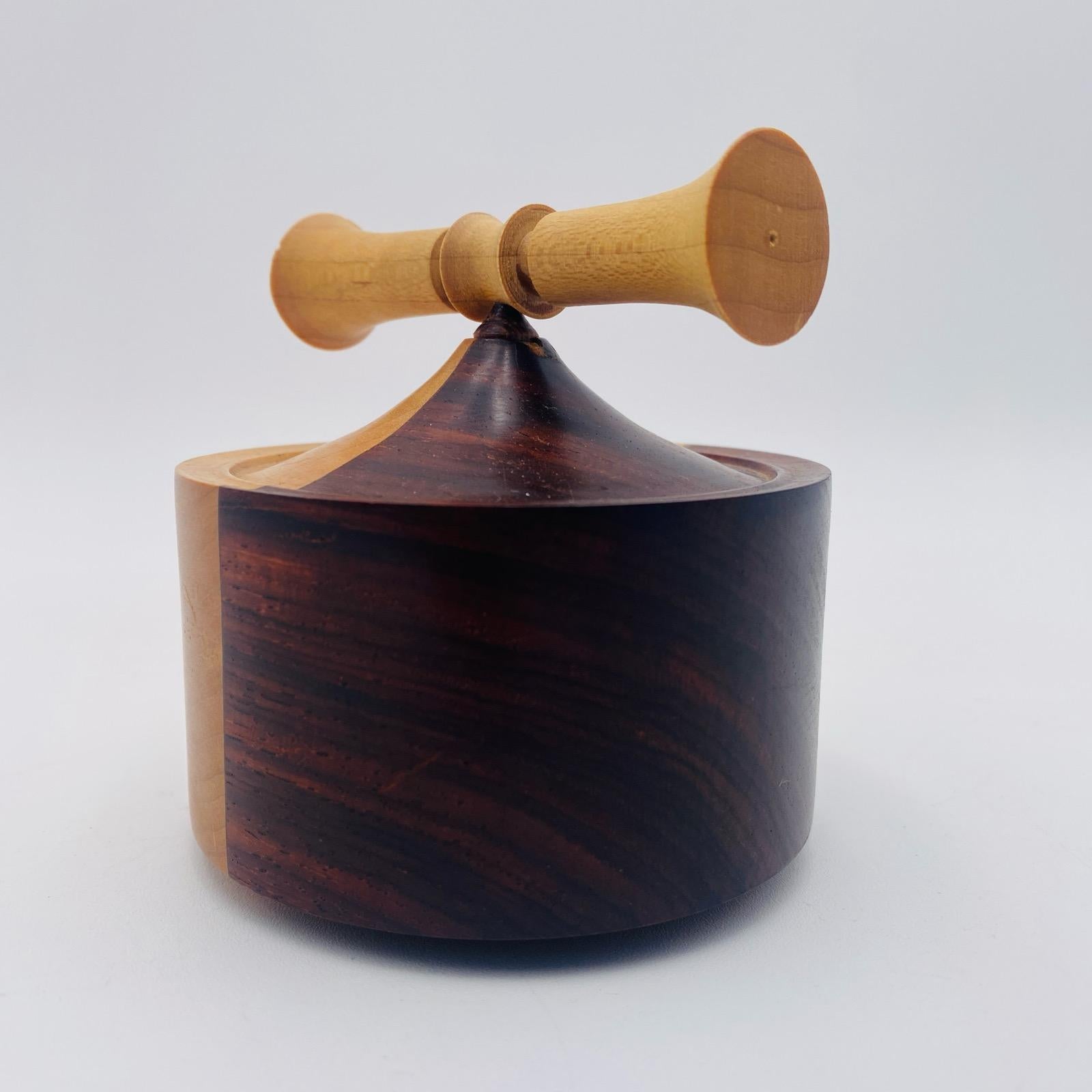 Handgefertigte Vase aus Ahorn und Cocobolo Holz Signiert im Angebot 1