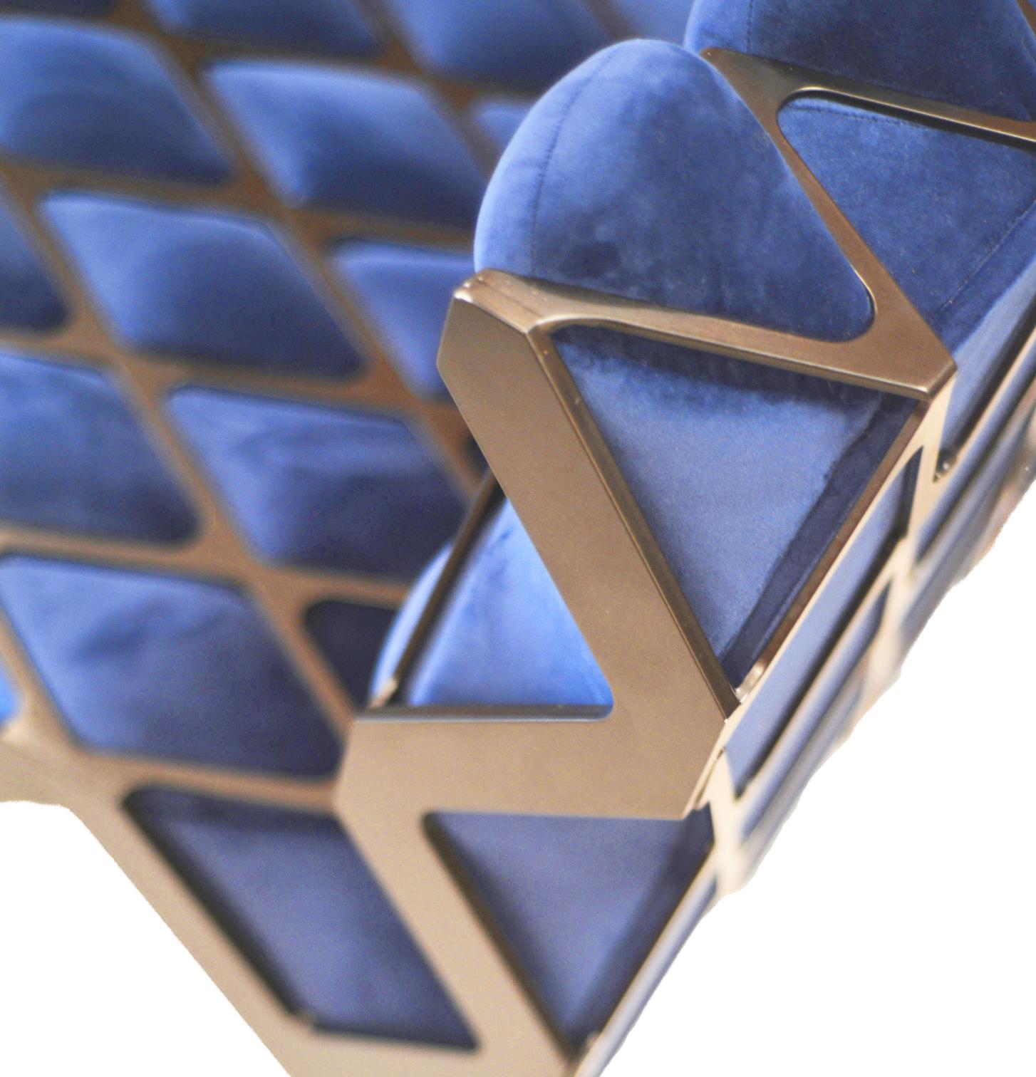 Handgefertigter Matrice-Stuhl aus schwarzem Stahl und blauem Samt, anpassbar (Stoff) im Angebot