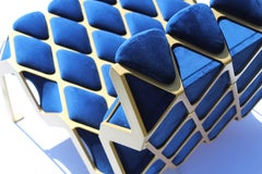 Silla Matrice artesanal de acero dorado y terciopelo azul
