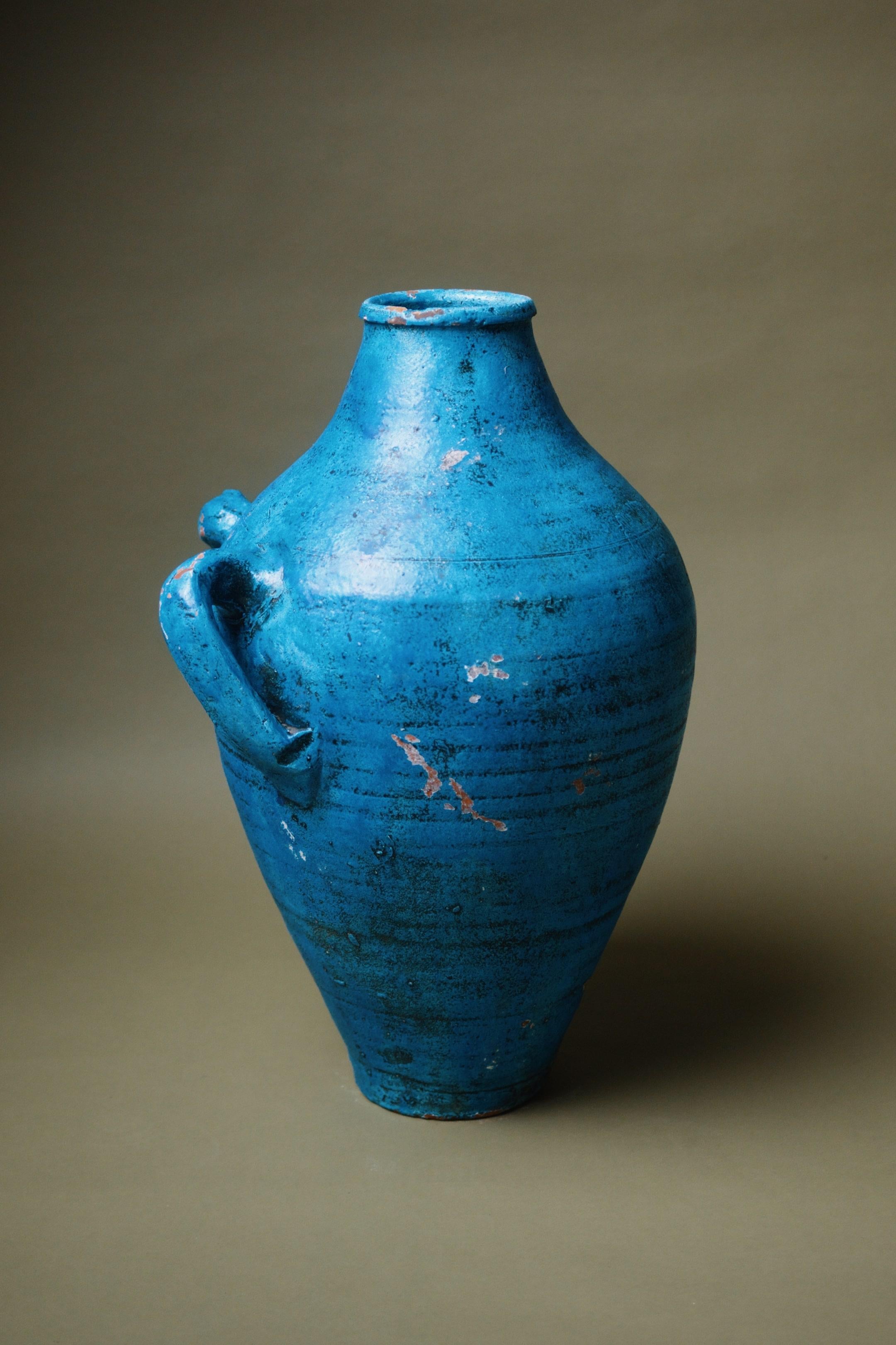 Sculpté à la main Vase Amphora en terre cuite bleu méditerranéen, fabriqué à la main en vente