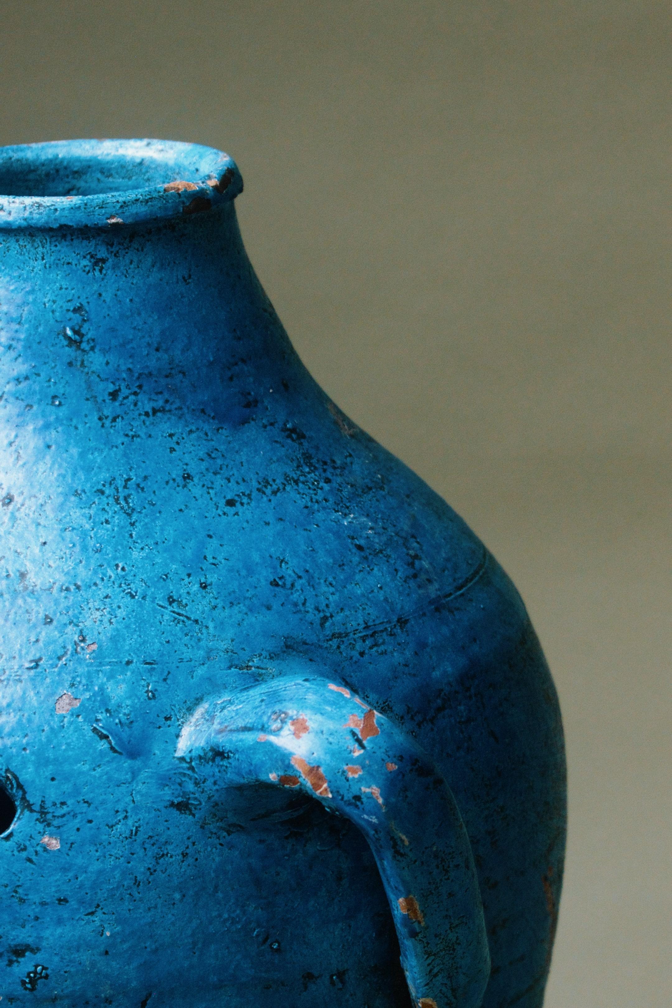 Milieu du XXe siècle Vase Amphora en terre cuite bleu méditerranéen, fabriqué à la main en vente