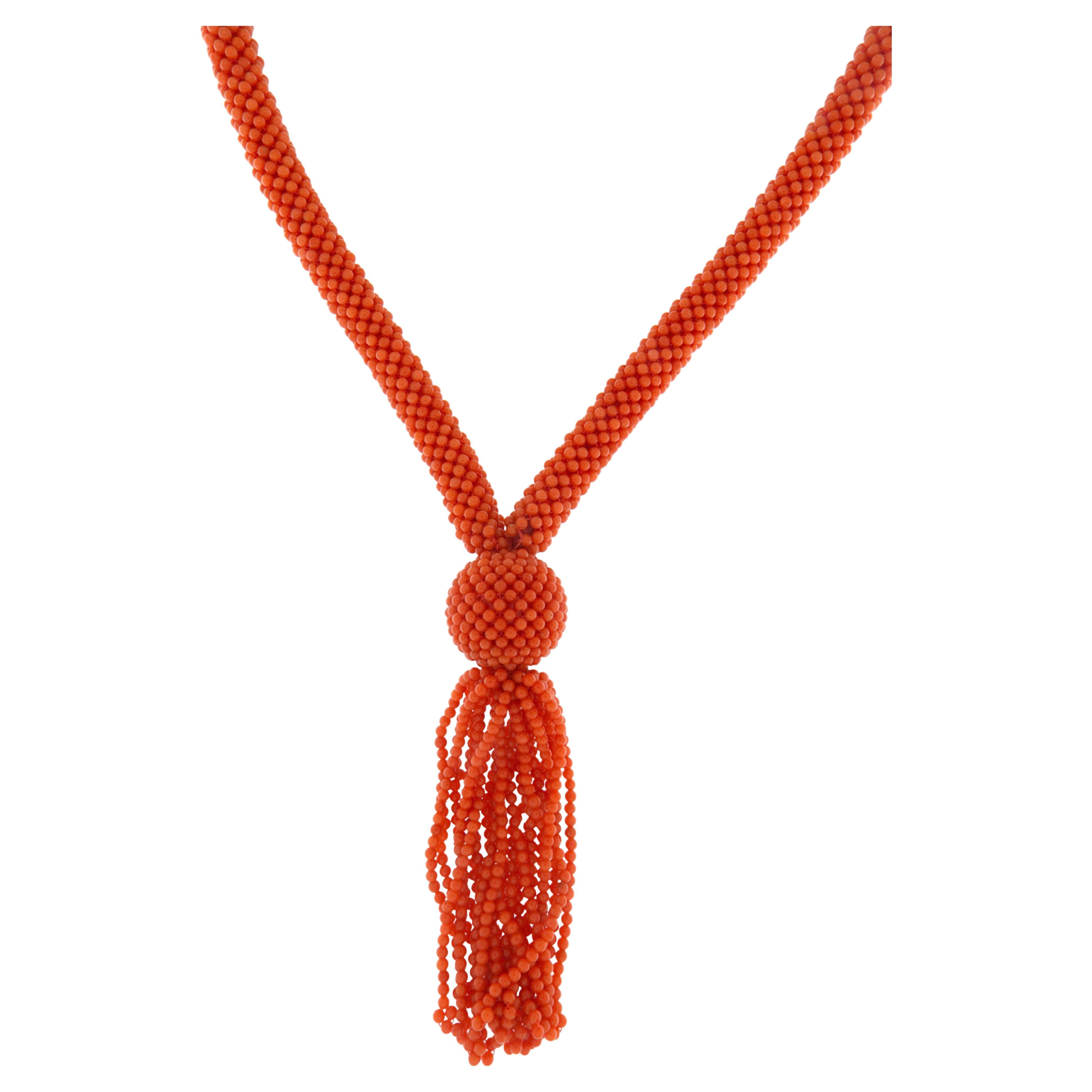 Handgefertigte Mediterrane Orange Koralle Sautoir Halskette mit Quaste im Angebot