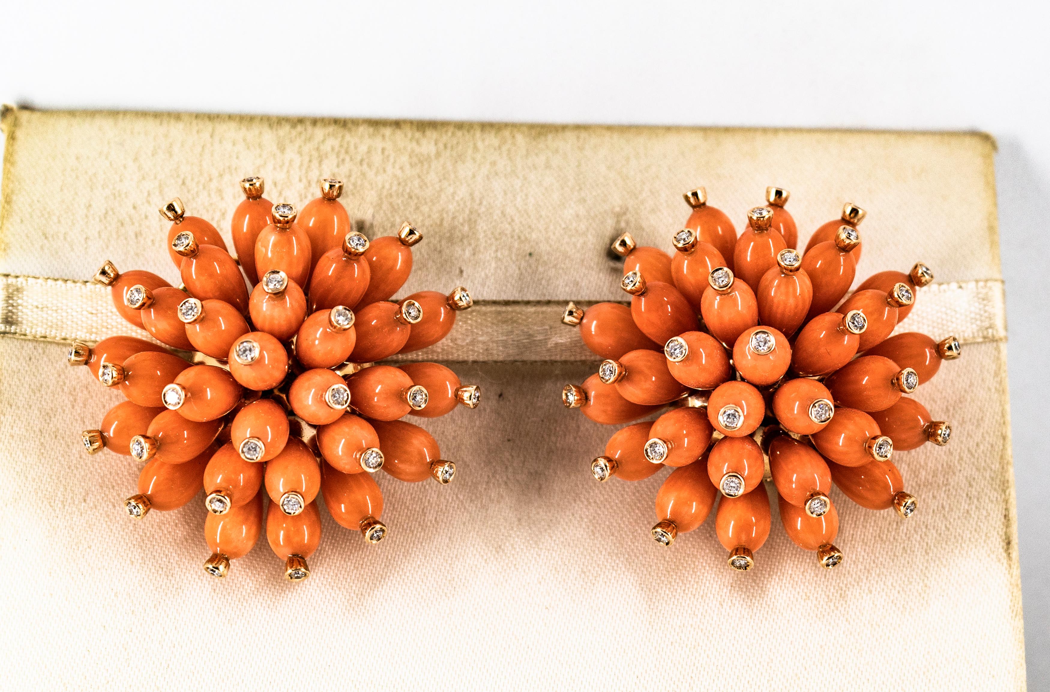 Handgefertigte mediterrane pfirsichfarbene Koralle Weißer Diamant Gelbgold Ohrhänger für Damen oder Herren im Angebot