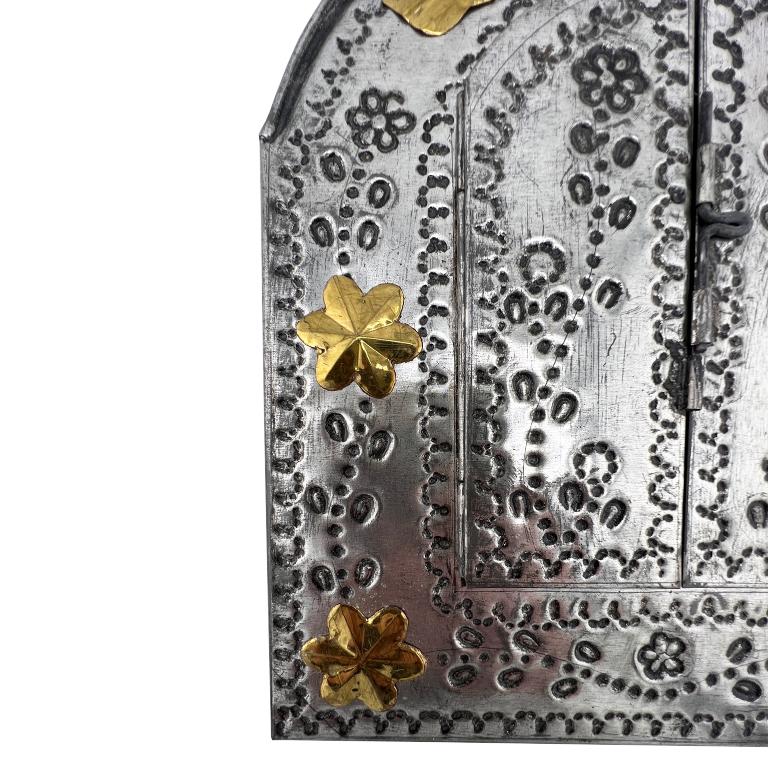 Messicano Specchio messicano di latta con ante apribili, fatto a mano, arte popolare di Santa Fe in vendita