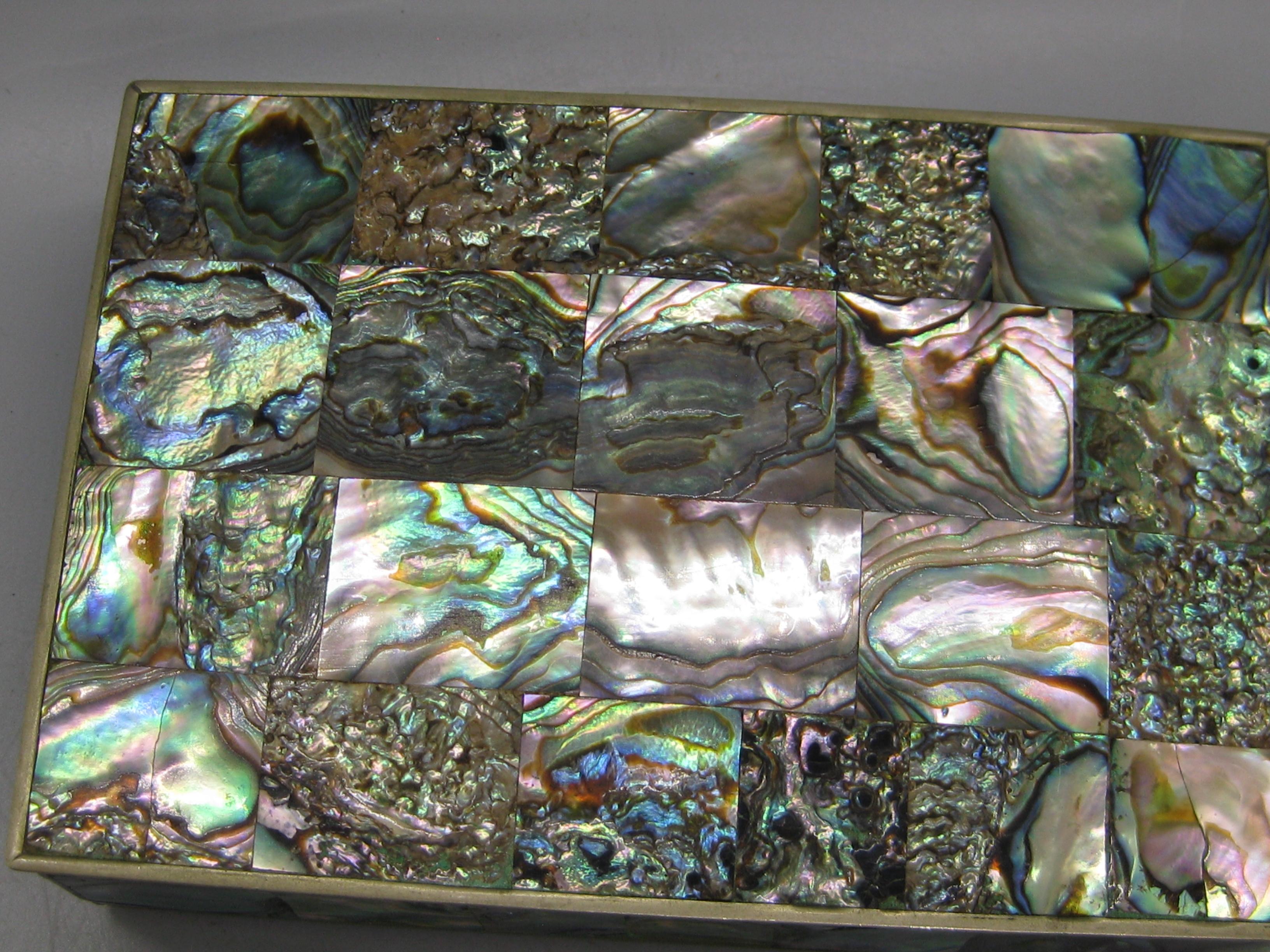 Scatola per sigarette da scrivania in metallo misto con conchiglia di abalone, realizzata a mano in Messico In condizioni ottime in vendita a San Diego, CA