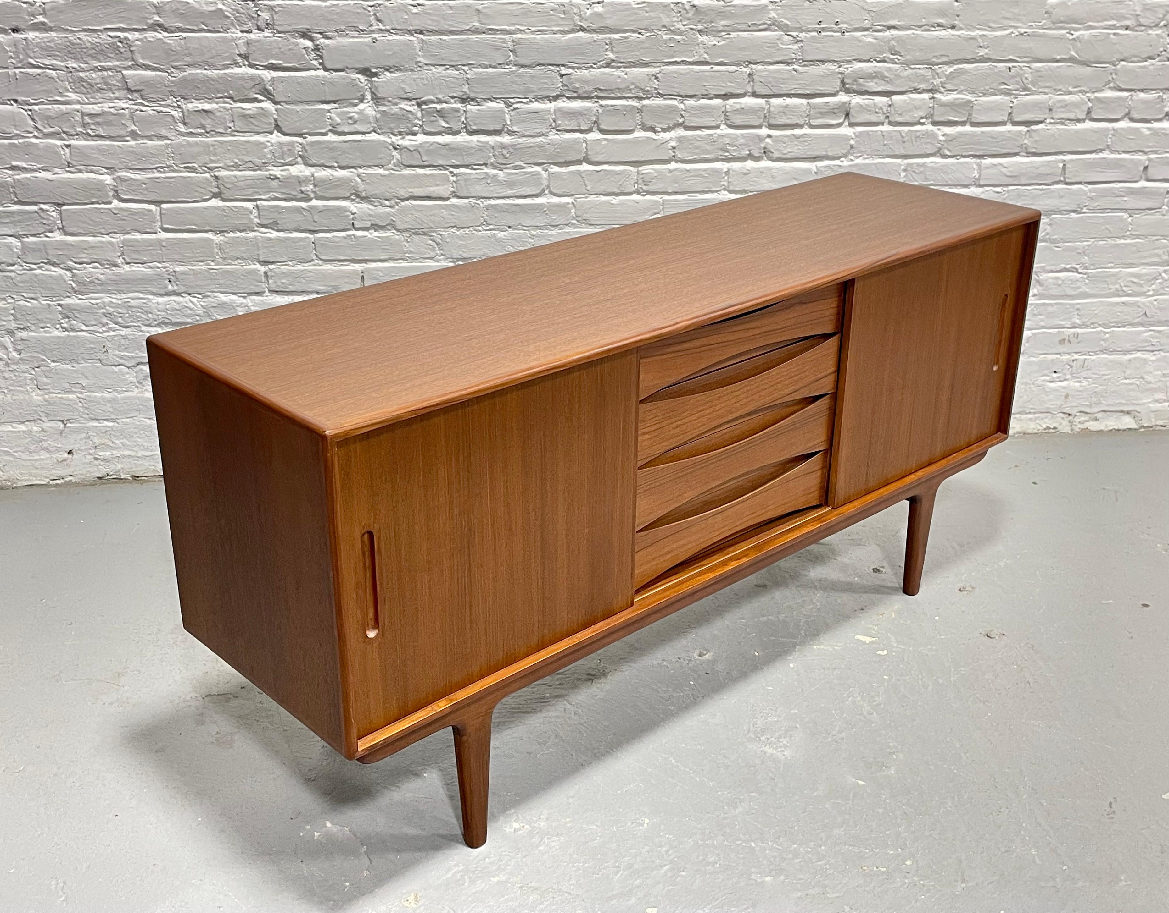 Crédence / Meuble multimédia de style danois, fabriqué à la main et de style moderne du milieu du siècle dernier en vente 4