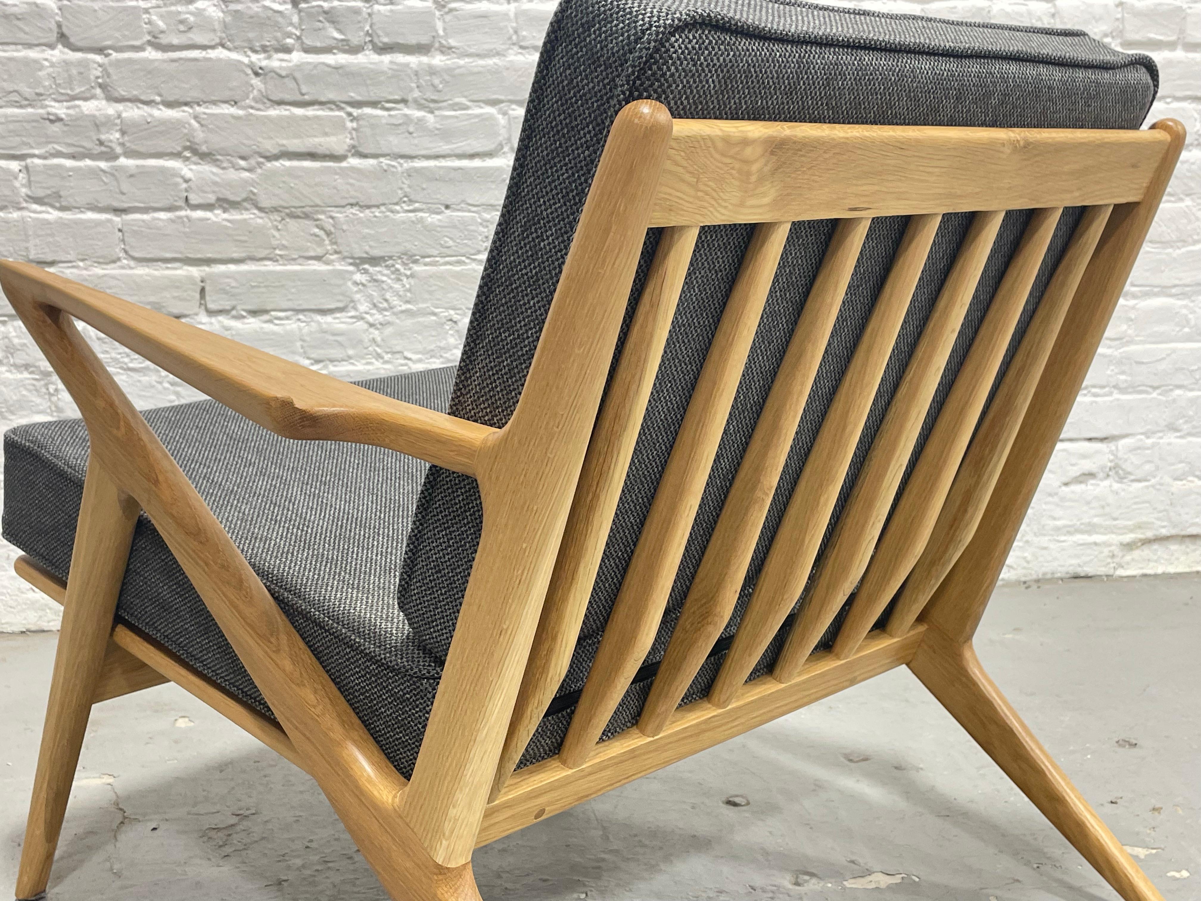 XXIe siècle et contemporain Chaise longue en chêne de style moderne du milieu du siècle, fabriquée à la main en vente