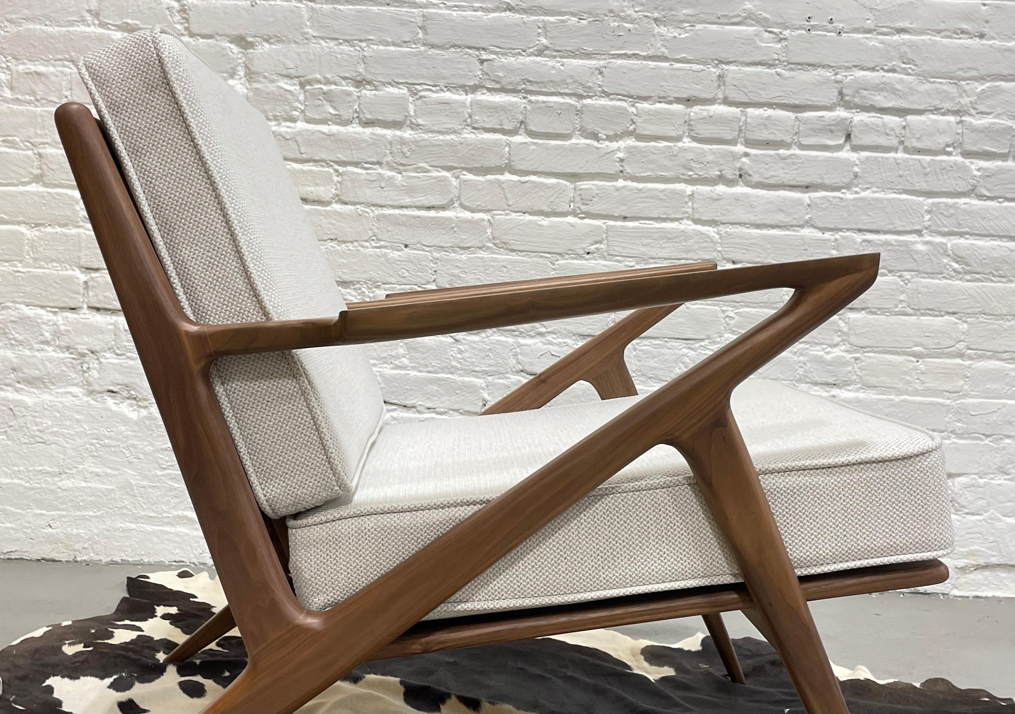 Handcrafted Mid-Century Modern Styled Walnut Lounge Chair im Zustand „Neu“ im Angebot in Weehawken, NJ
