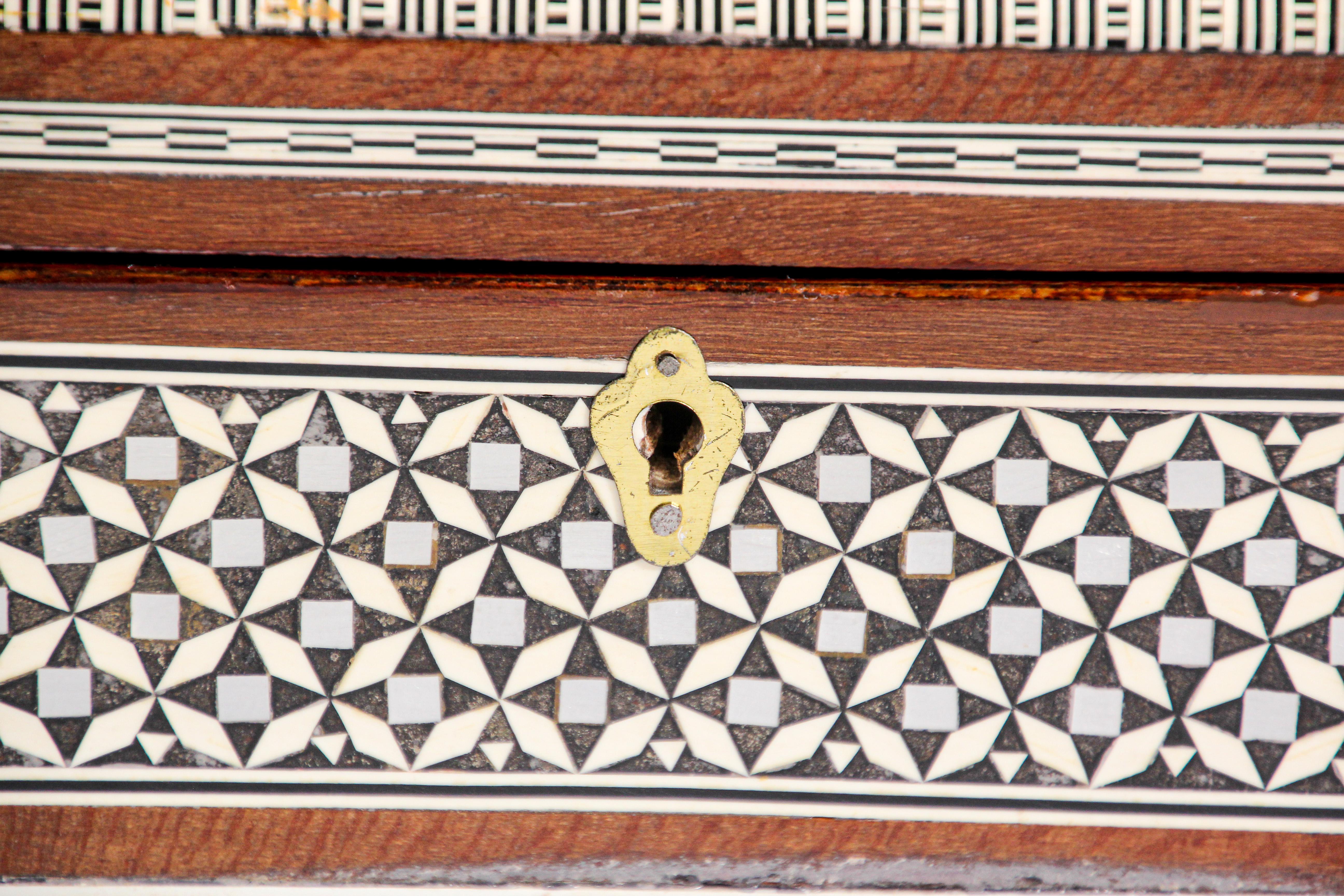 Handcrafted Middle Eastern Sadeli Schmuckkästchen im Angebot 2