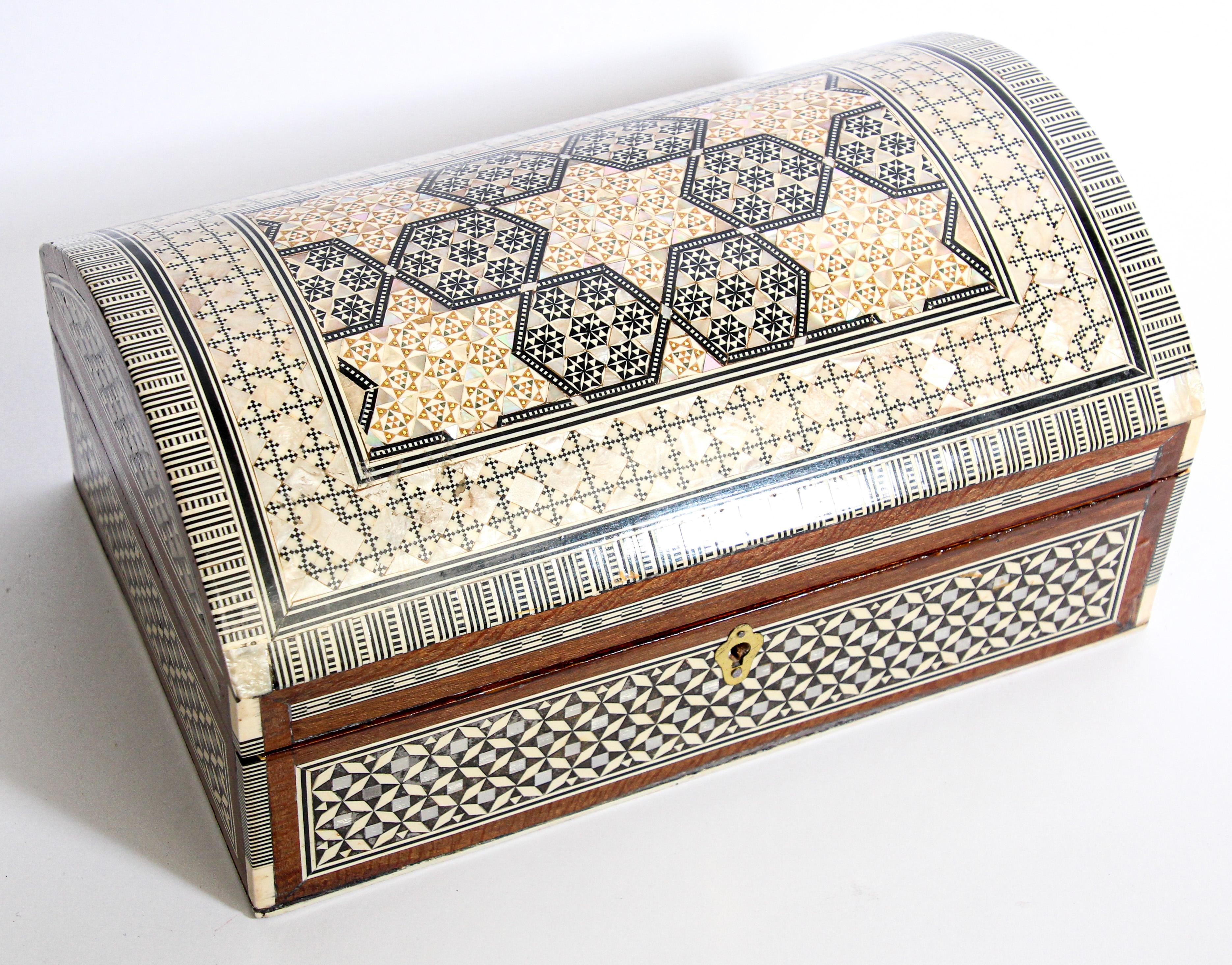 Handcrafted Middle Eastern Sadeli Jewelry Box In Good Condition For Sale In North Hollywood, CA