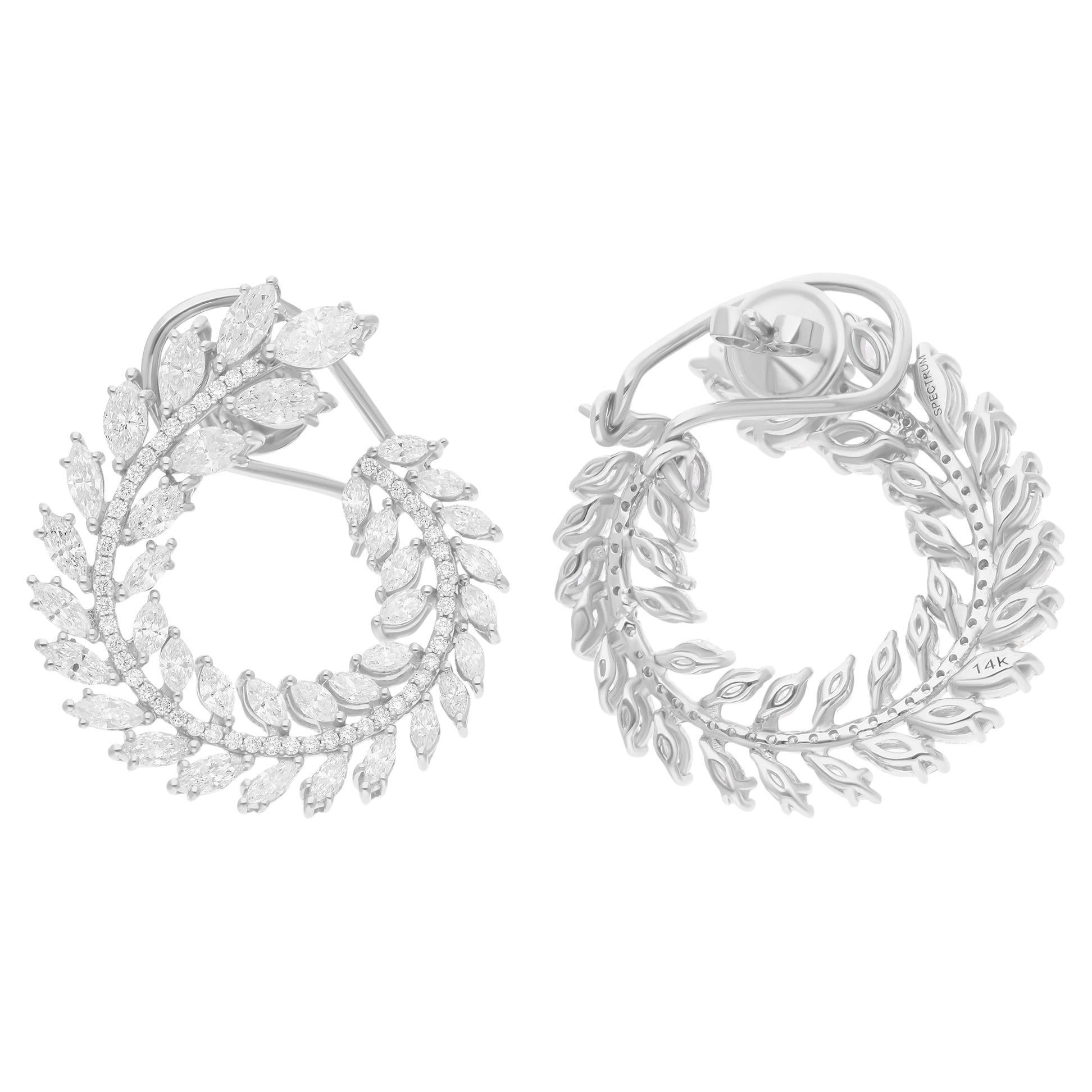 Handgefertigte C-Hoop-Ohrringe mit gemischtem Schliff (5,59 Karat) aus massivem Weißgold (14 K) im Zustand „Neu“ im Angebot in Diera, Dubai