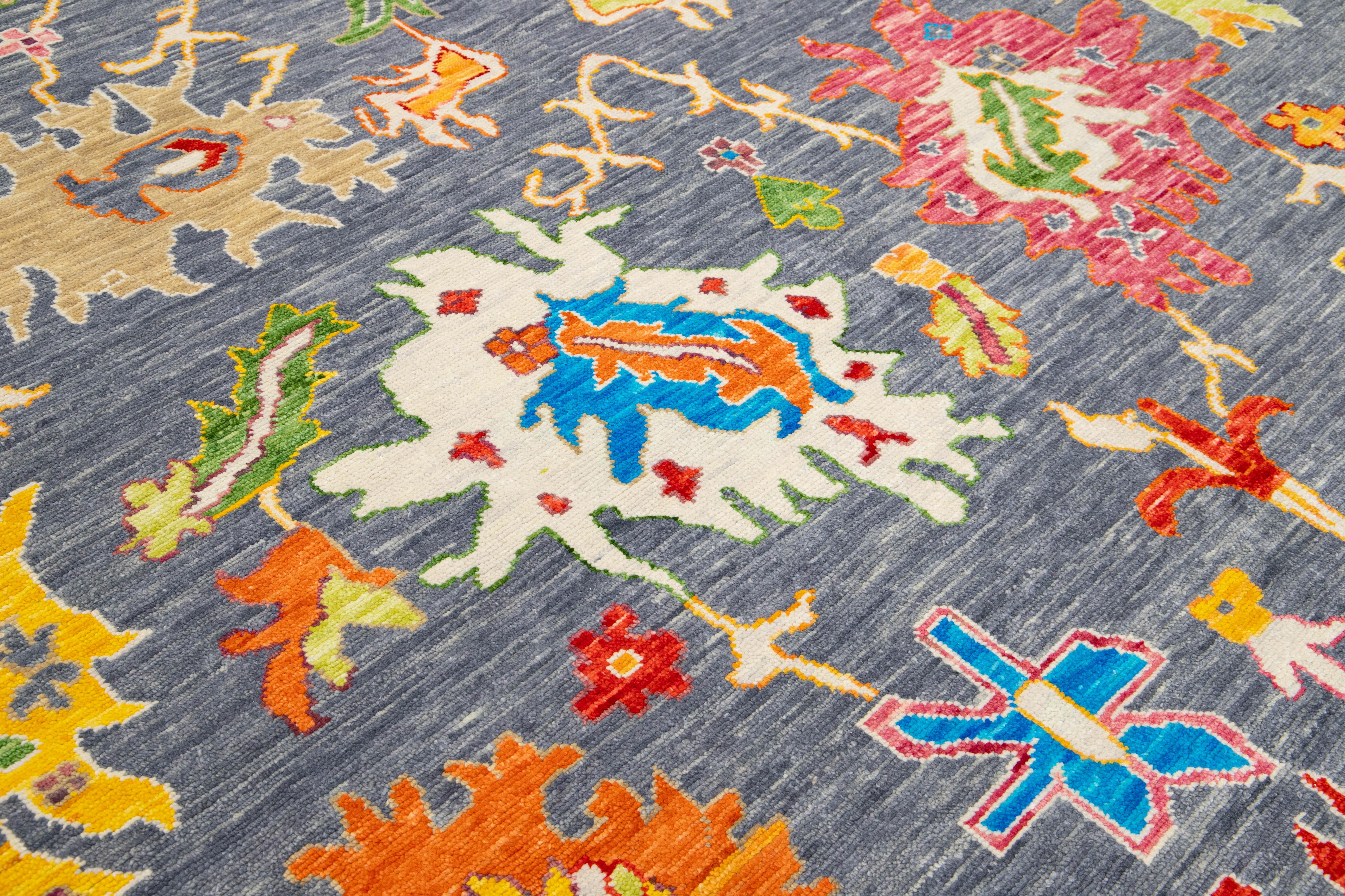 XXIe siècle et contemporain HandCrafted Modern Oushak Style Gray Wool Rug with Multicolored Floral en vente
