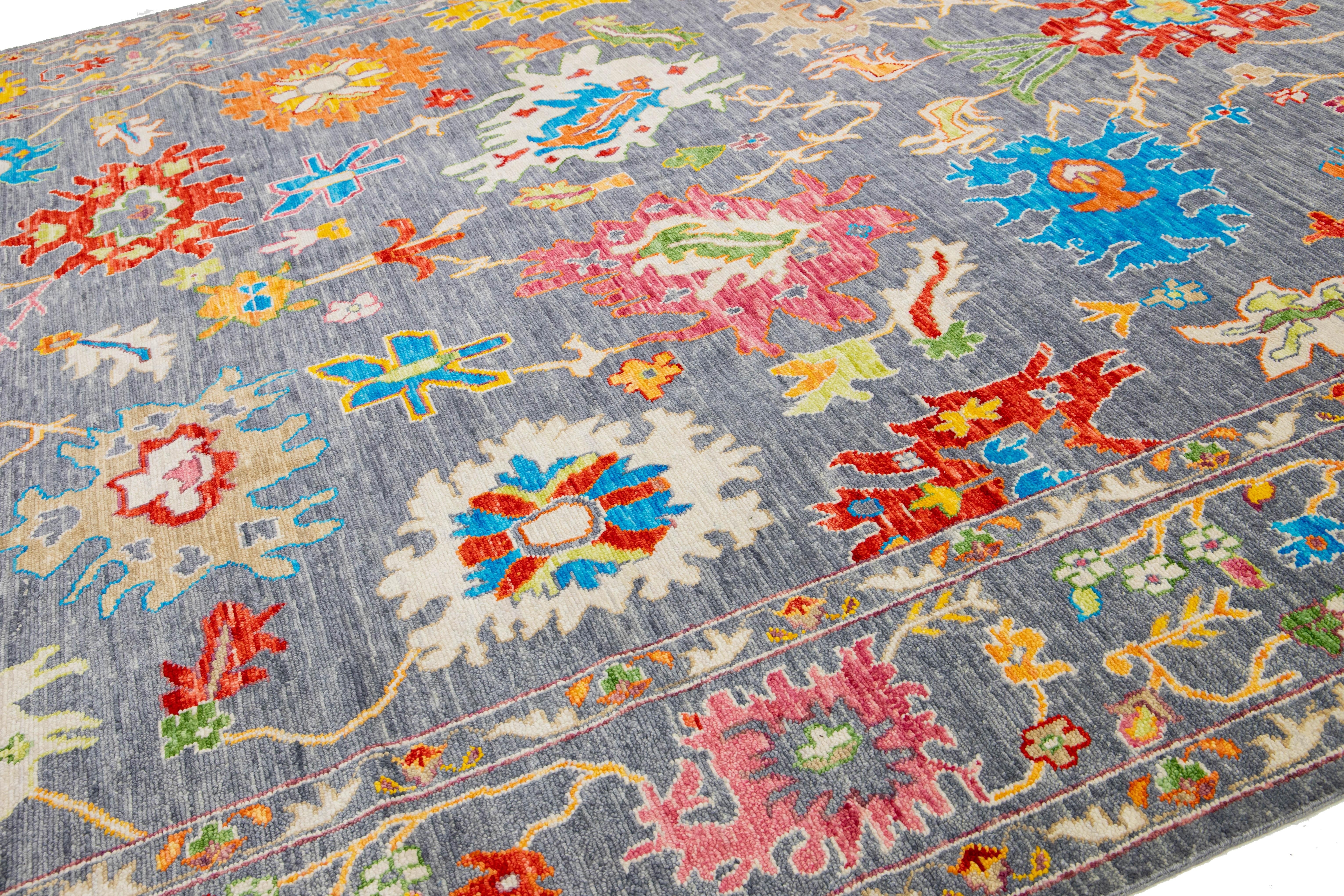 HandCrafted Modern Oushak Style Gray Wool Rug with Multicolored Floral en vente 1